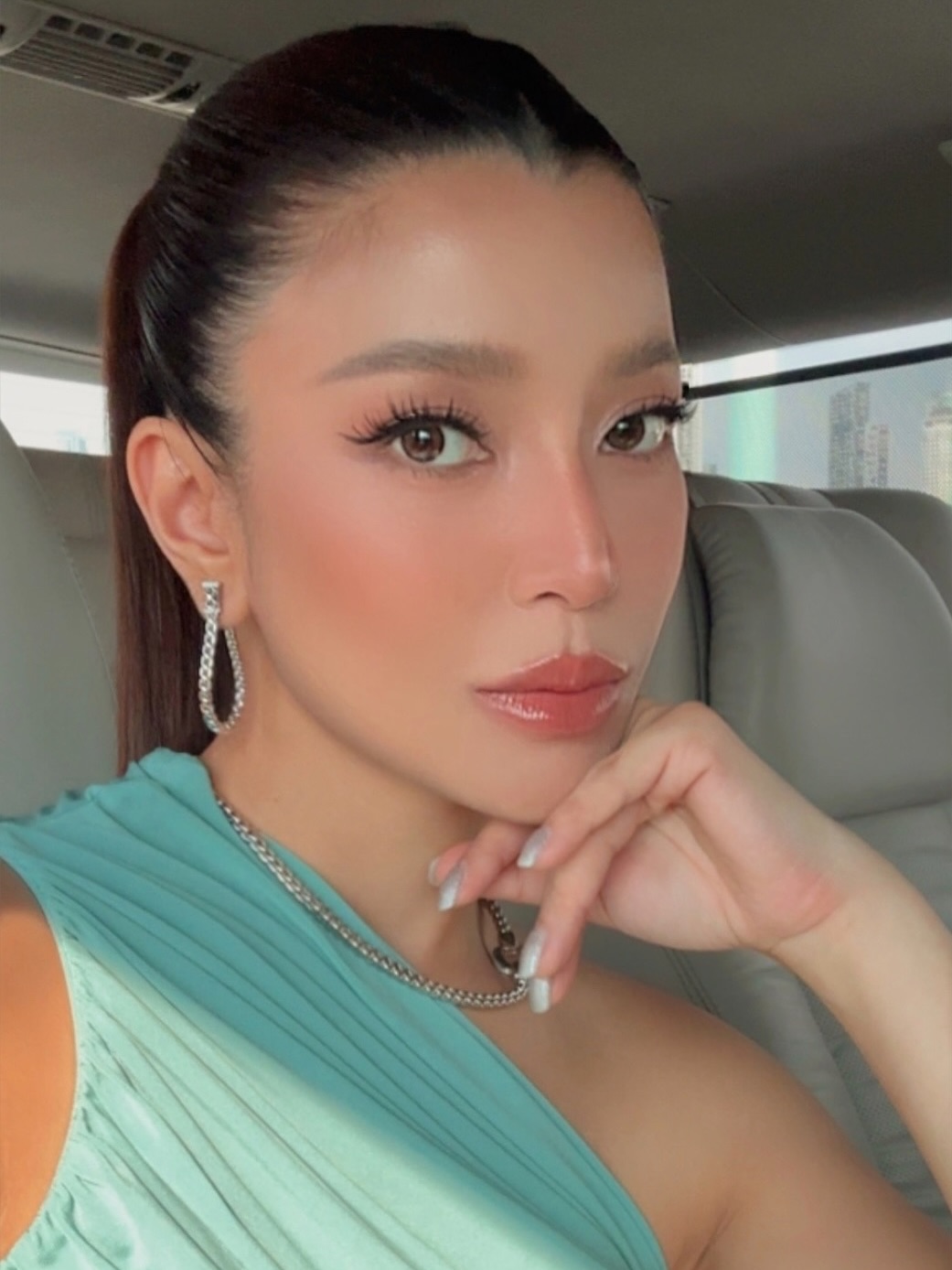 เอมมี่ - มรกต กิตติสาระ