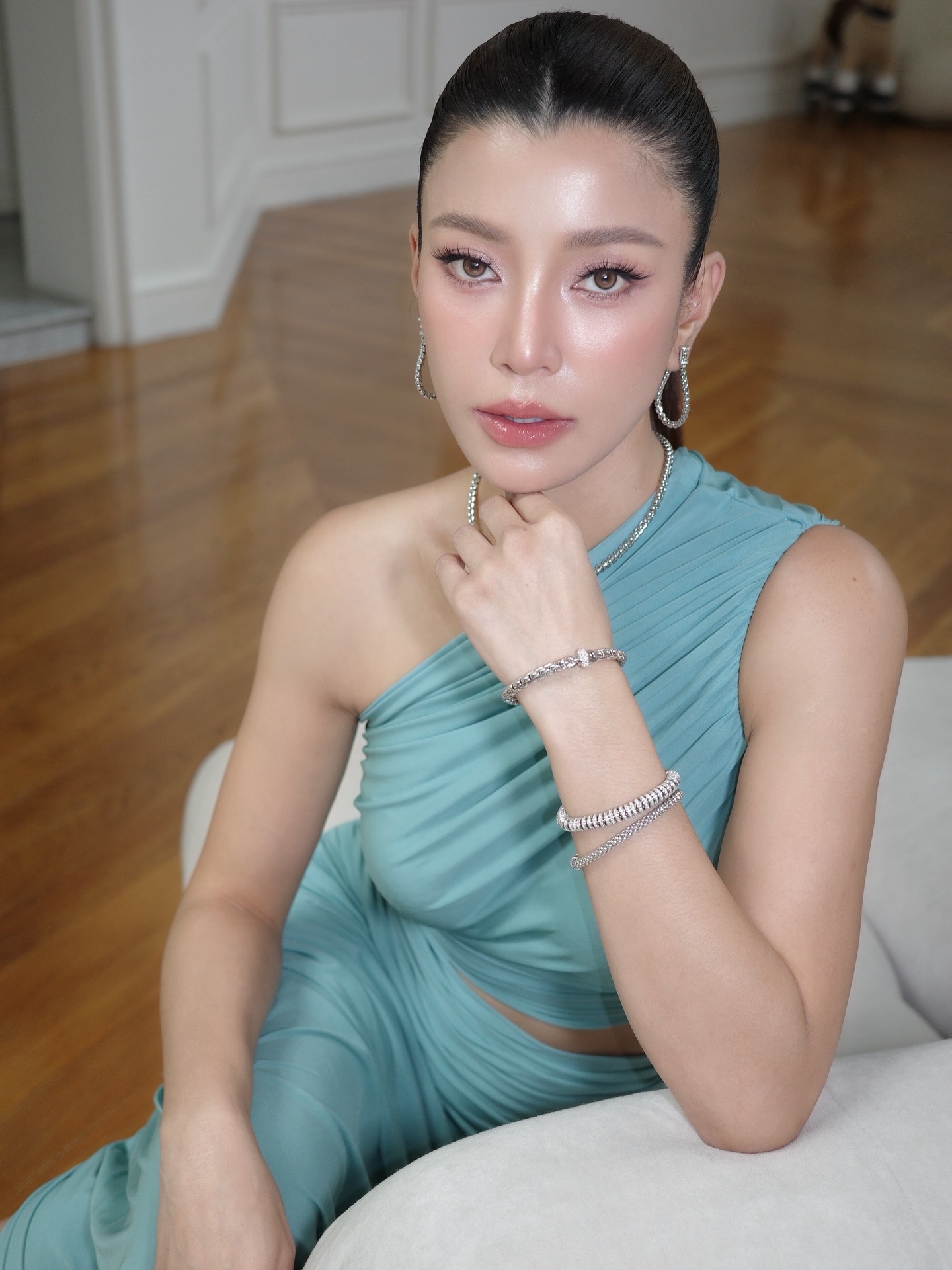 เอมมี่ - มรกต กิตติสาระ