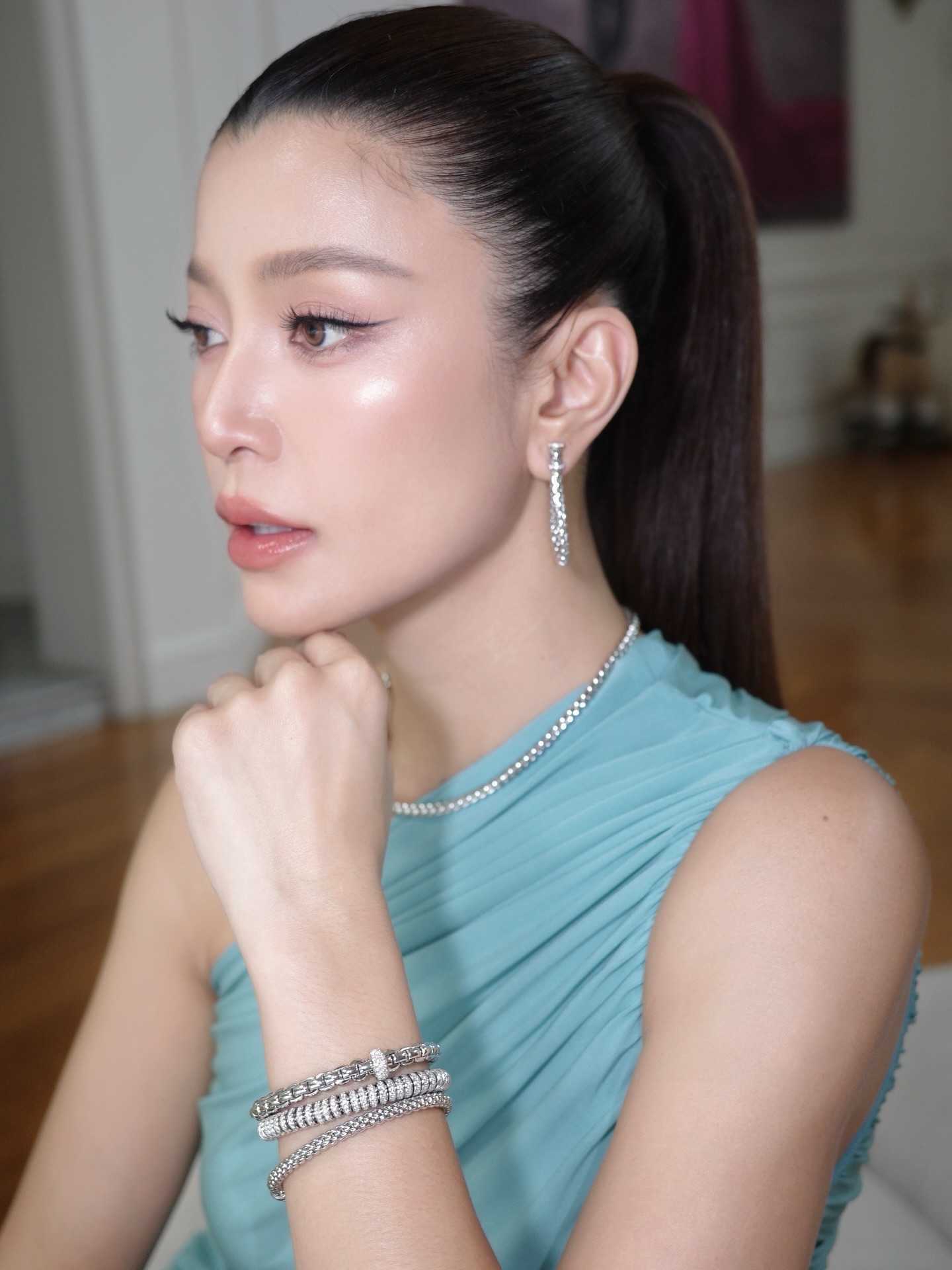 เอมมี่ - มรกต กิตติสาระ