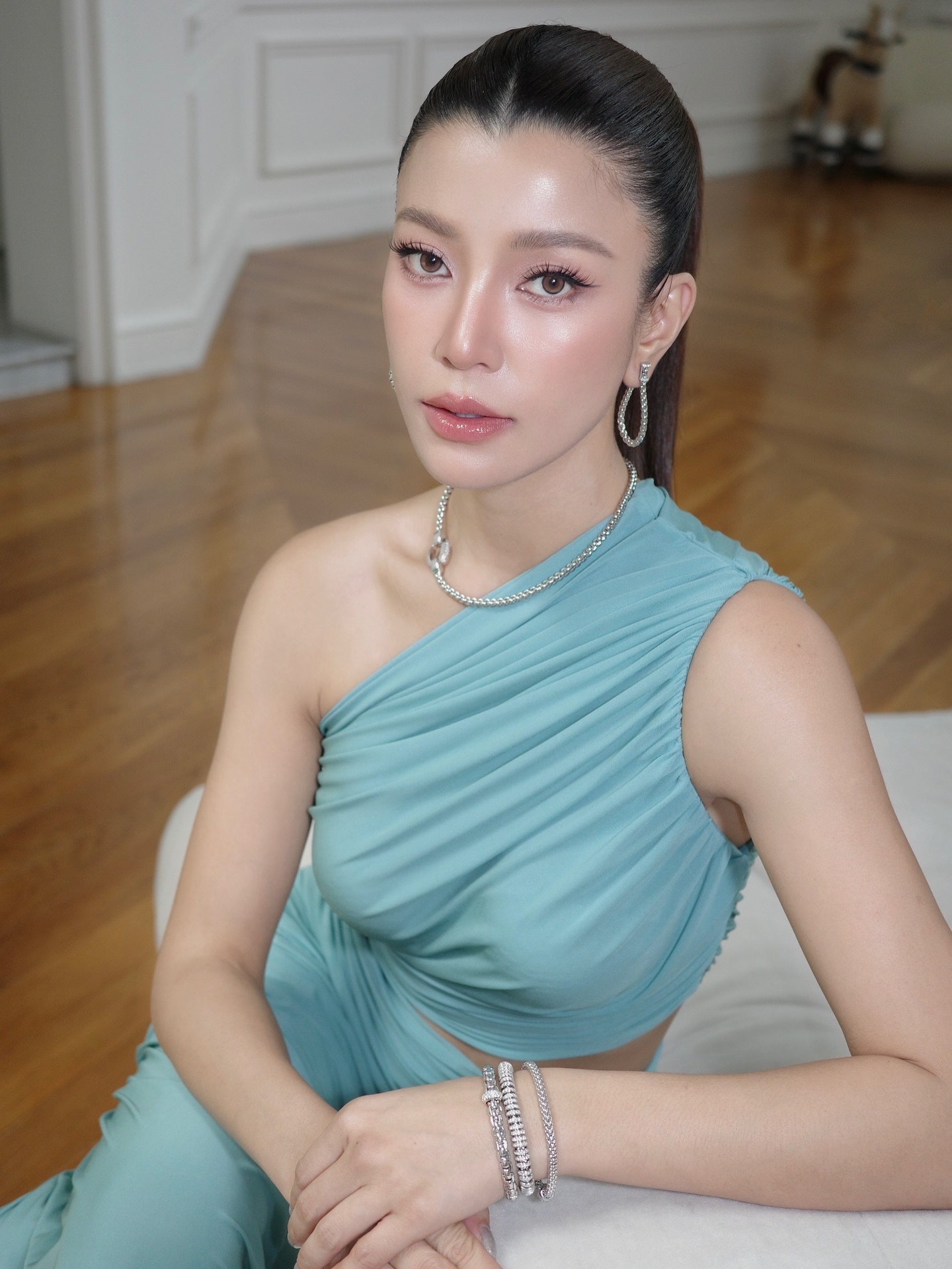 เอมมี่ - มรกต กิตติสาระ