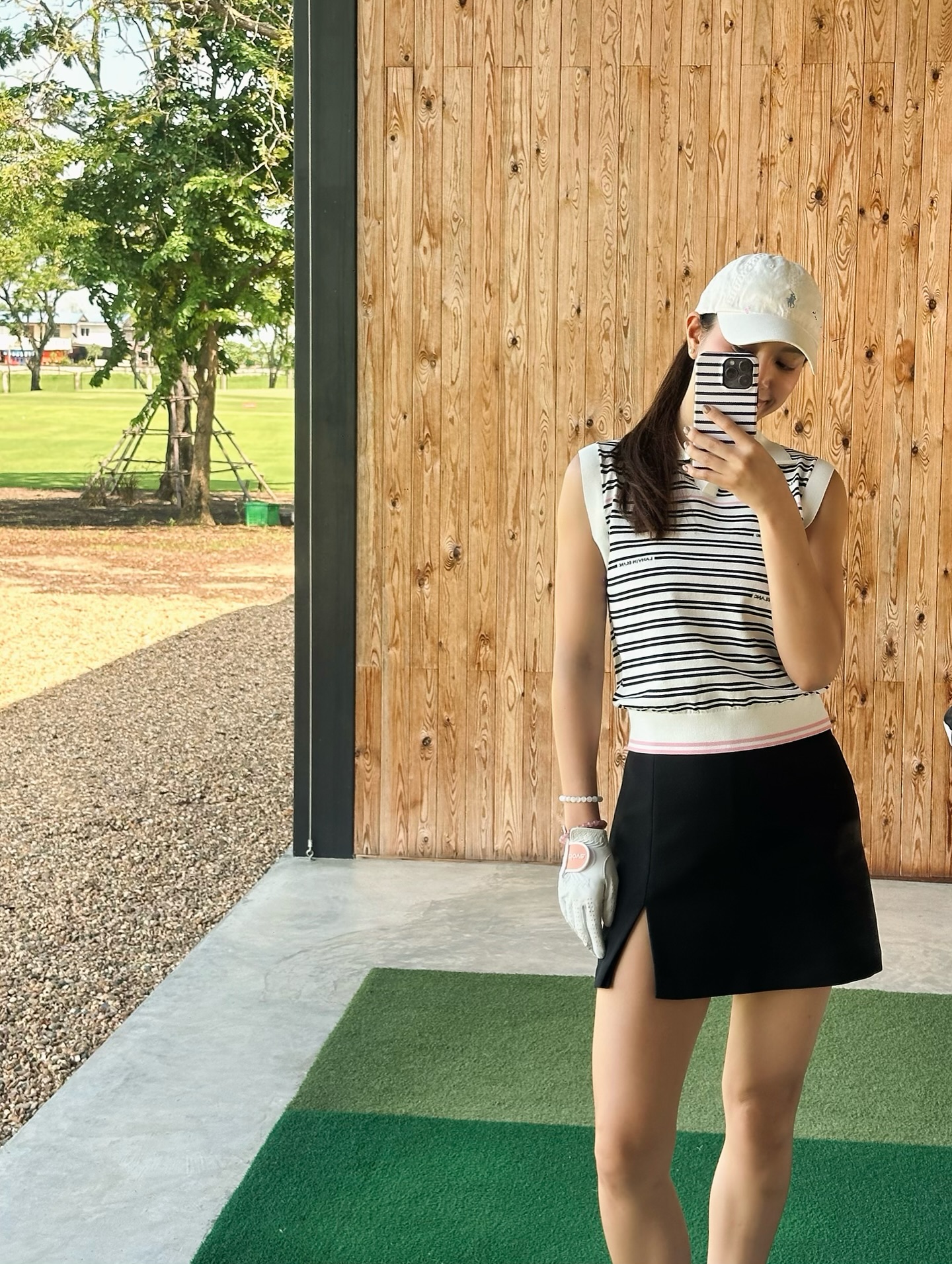 เอมมี่ - มรกต กิตติสาระ