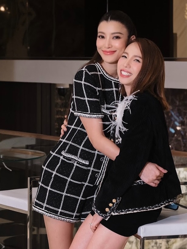 เอมมี่ - มรกต กิตติสาระ