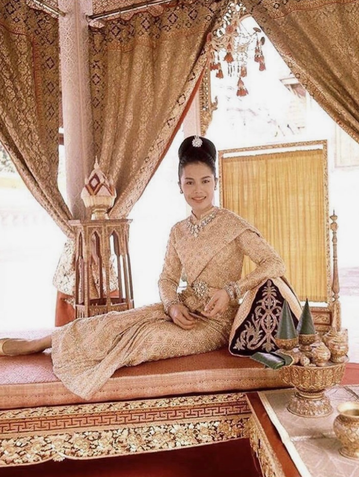 เอมมี่ - มรกต กิตติสาระ