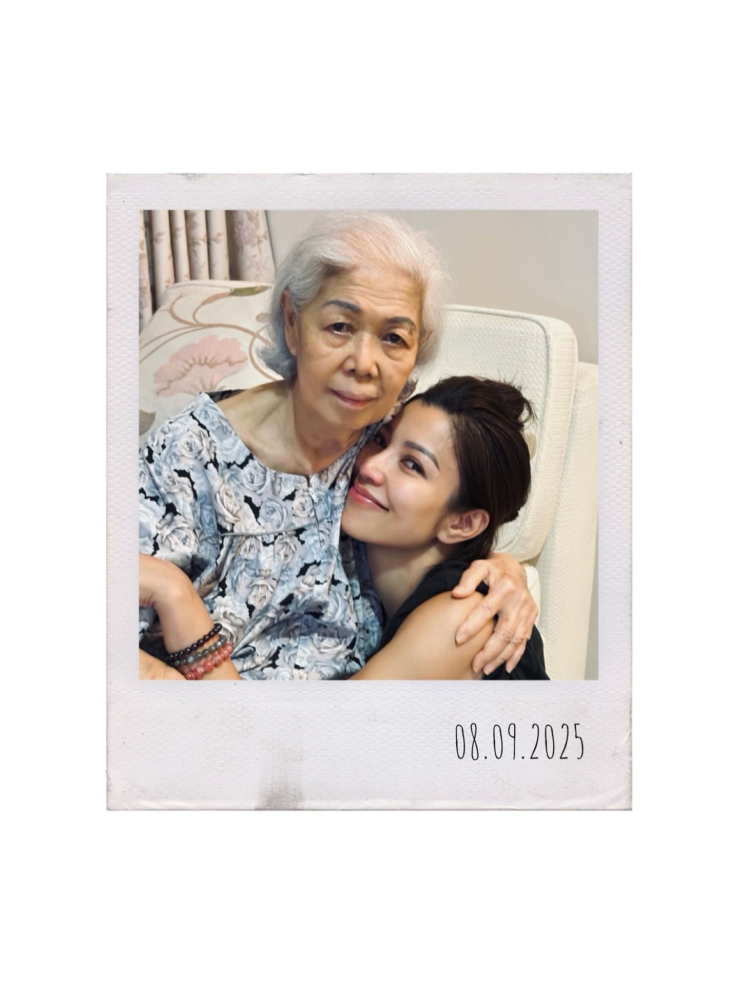 เอมมี่ - มรกต กิตติสาระ