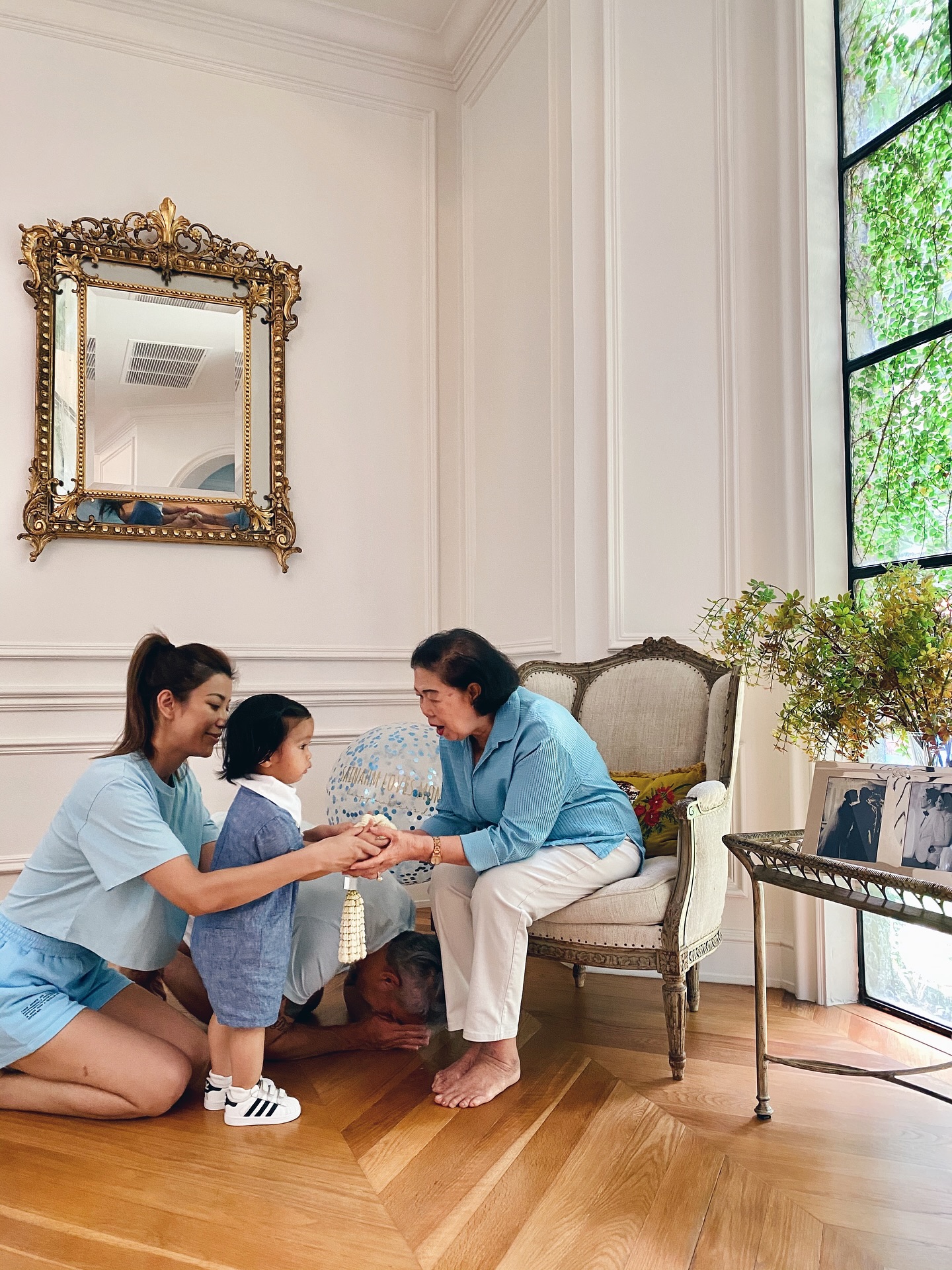 เอมมี่ - มรกต กิตติสาระ