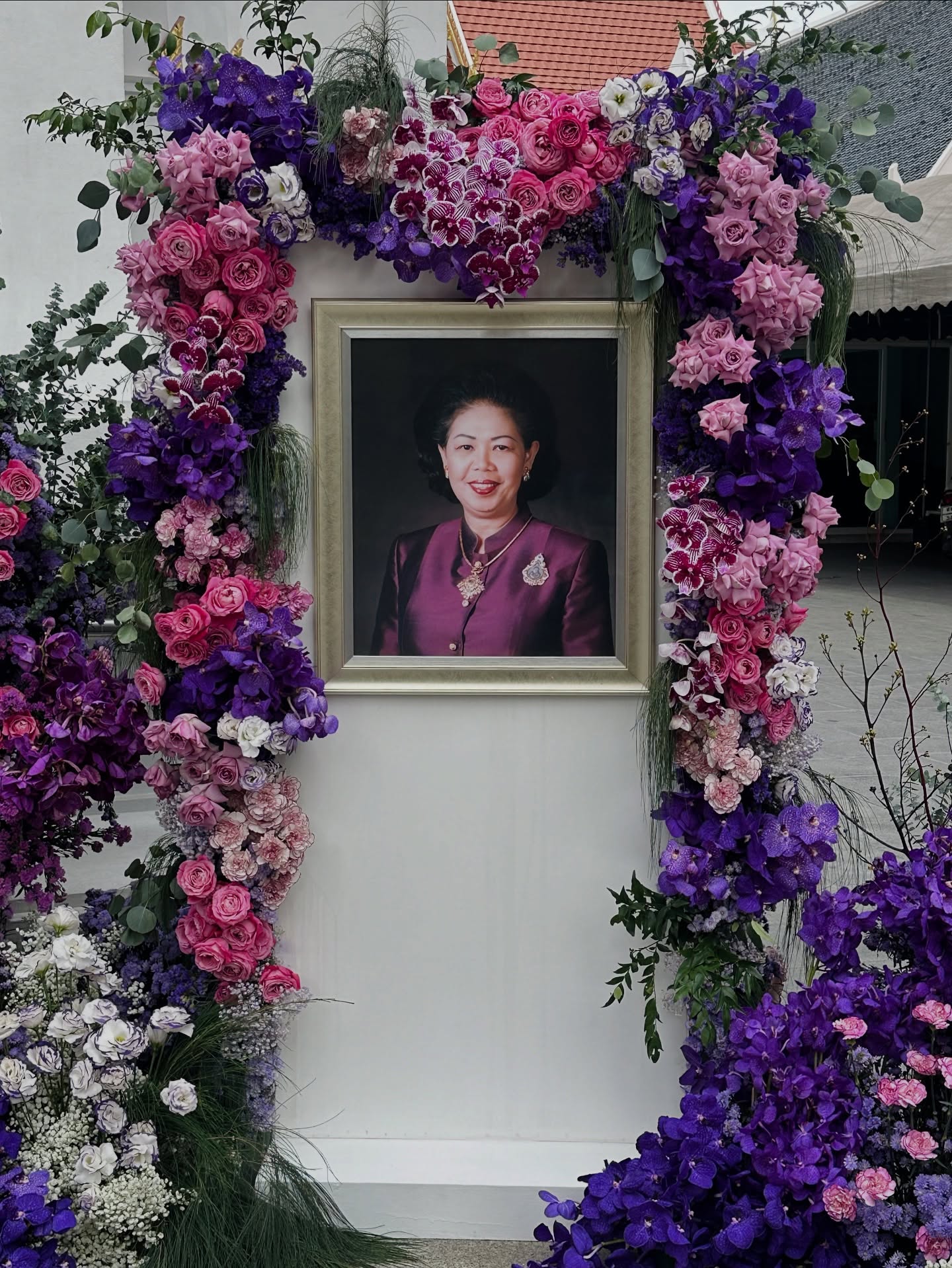 เอมมี่ - มรกต กิตติสาระ