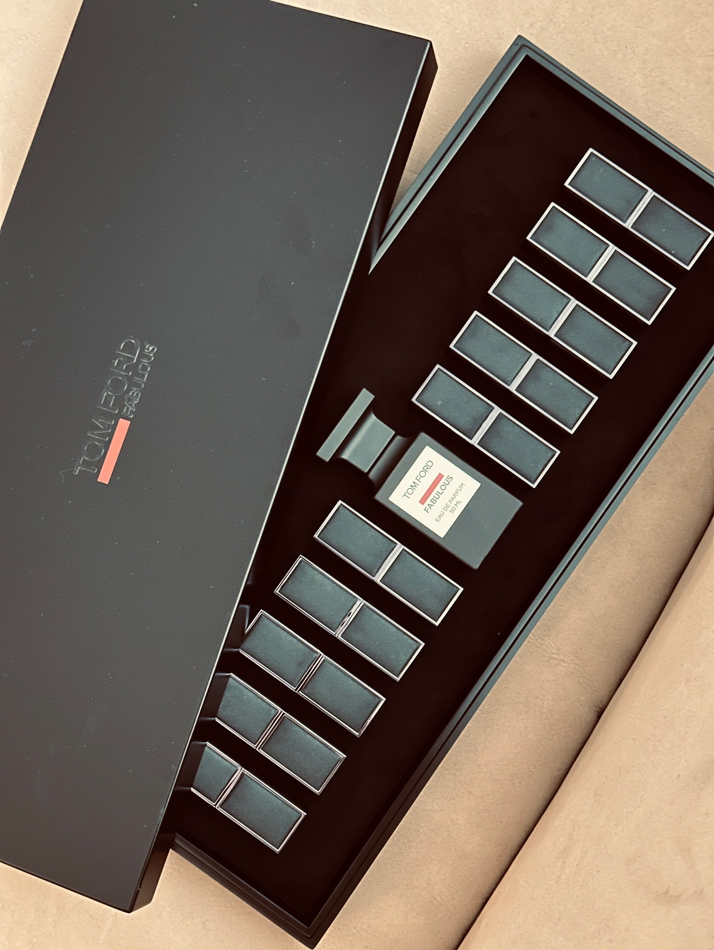 เอมมี่ - มรกต กิตติสาระ