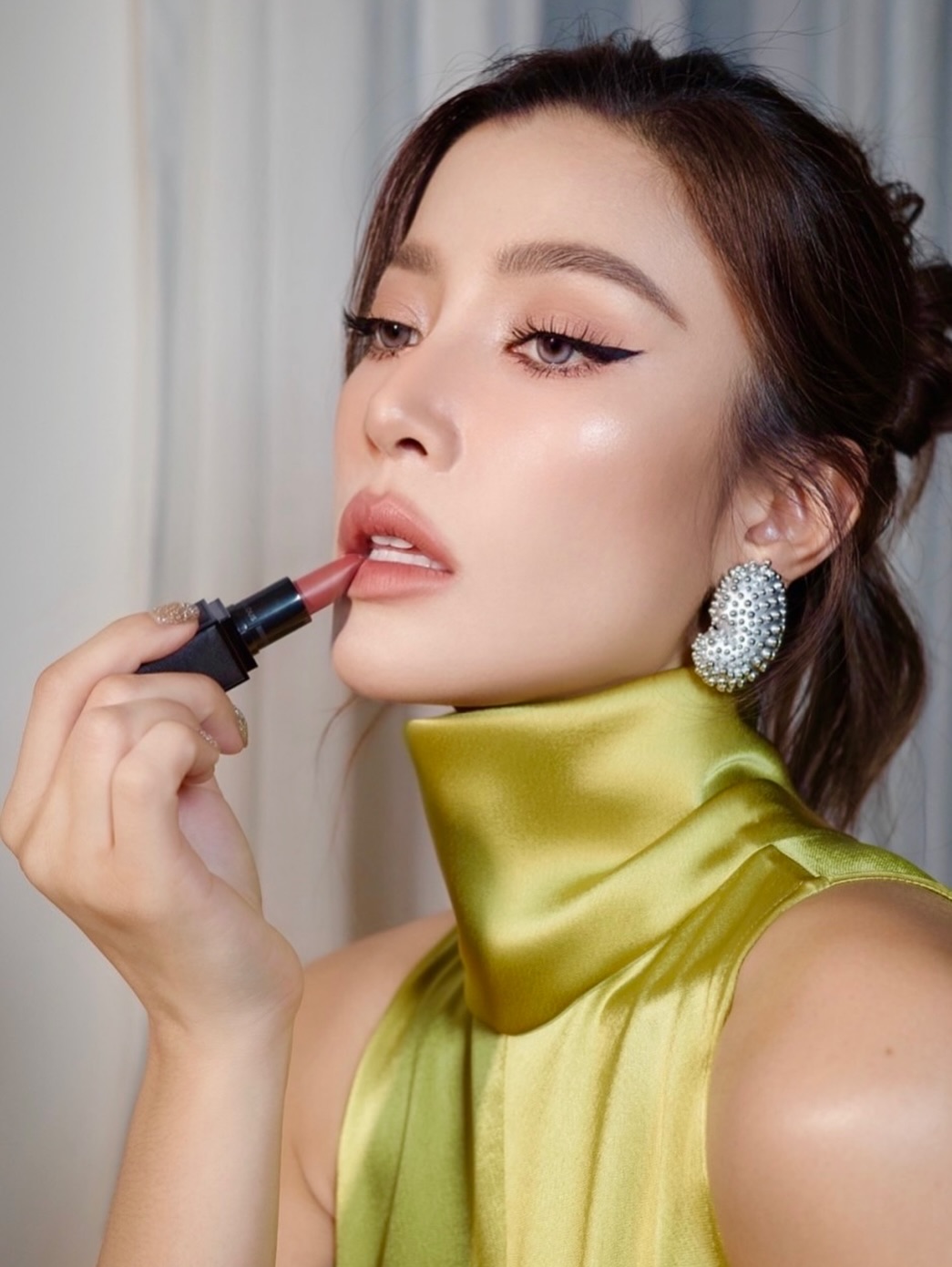 เอมมี่ - มรกต กิตติสาระ