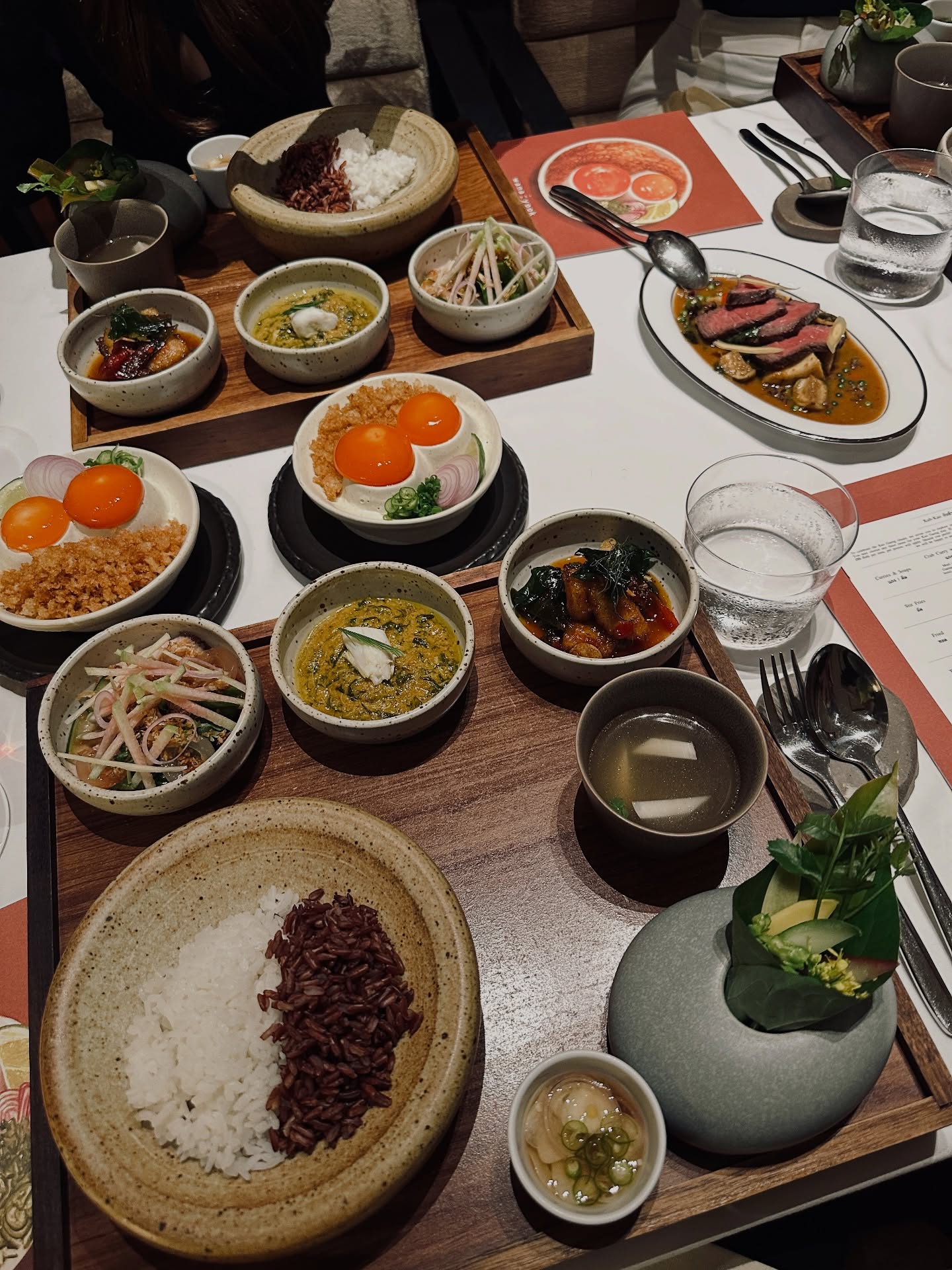 เอมมี่ - มรกต กิตติสาระ