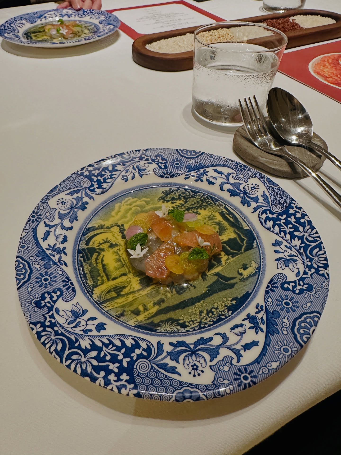 เอมมี่ - มรกต กิตติสาระ