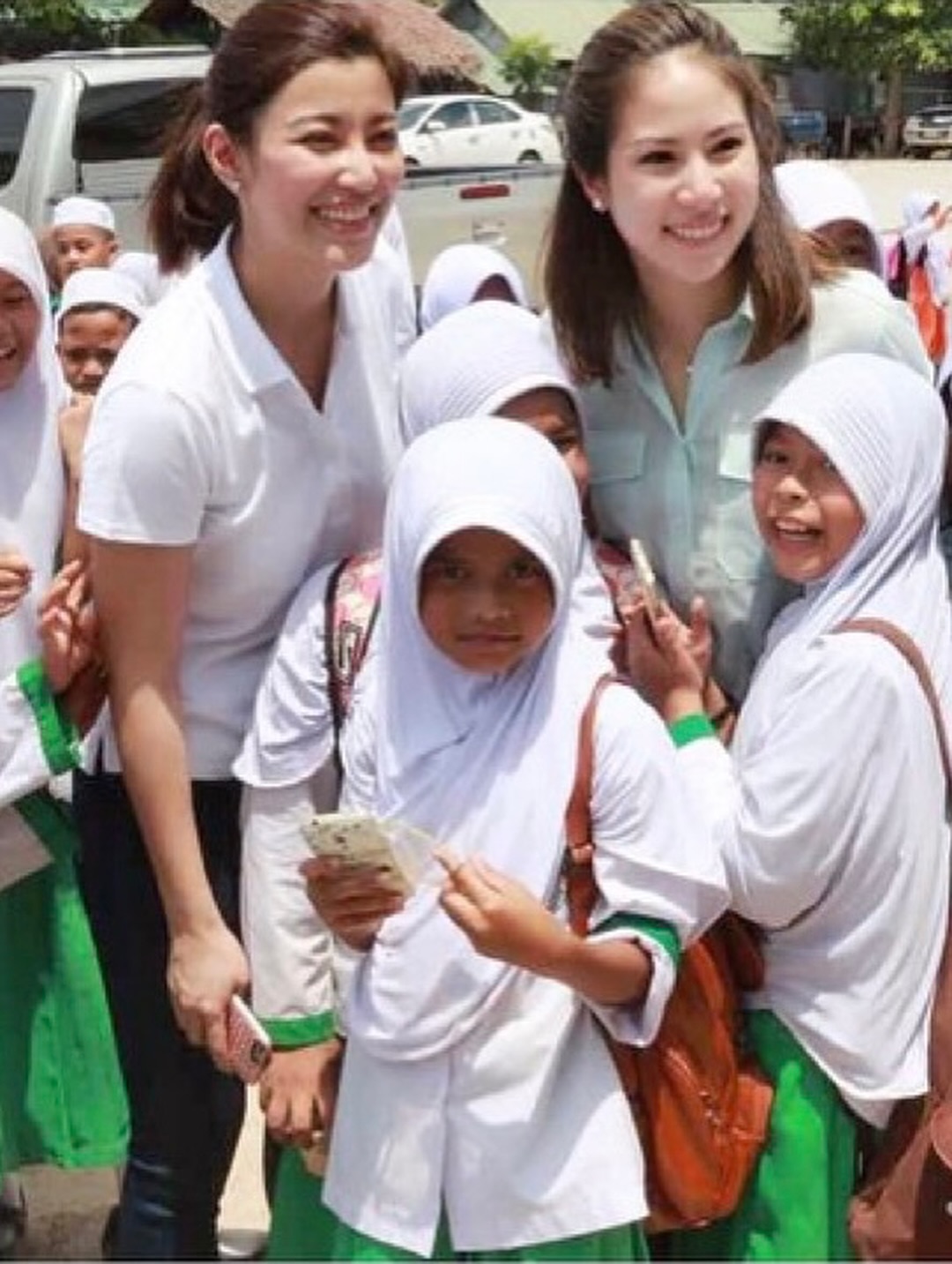 เอมมี่ - มรกต กิตติสาระ