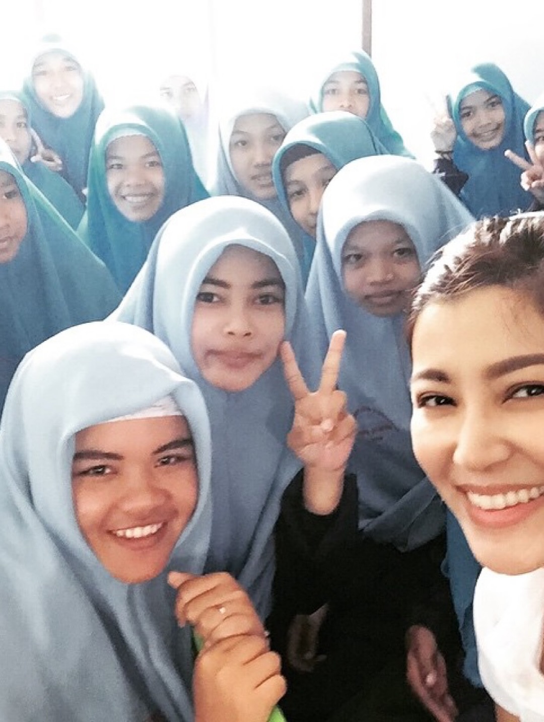 เอมมี่ - มรกต กิตติสาระ