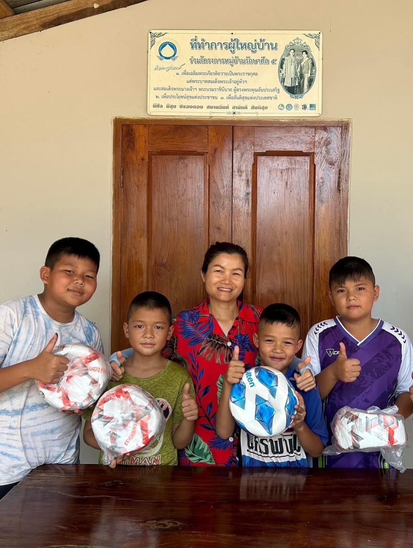 เอมมี่ - มรกต กิตติสาระ