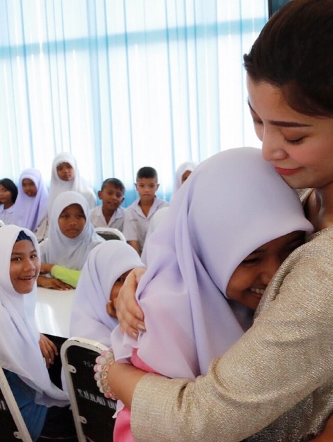 เอมมี่ - มรกต กิตติสาระ