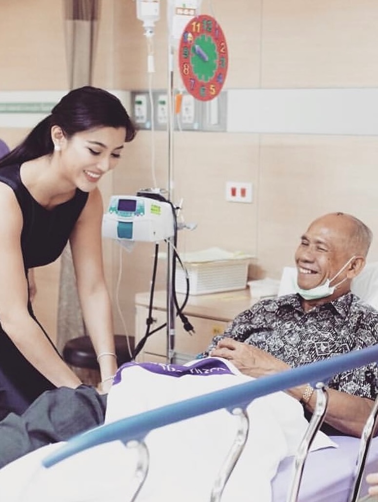 เอมมี่ - มรกต กิตติสาระ