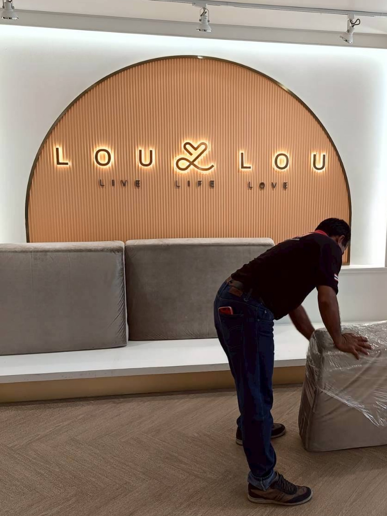 เอมมี่ - มรกต กิตติสาระ