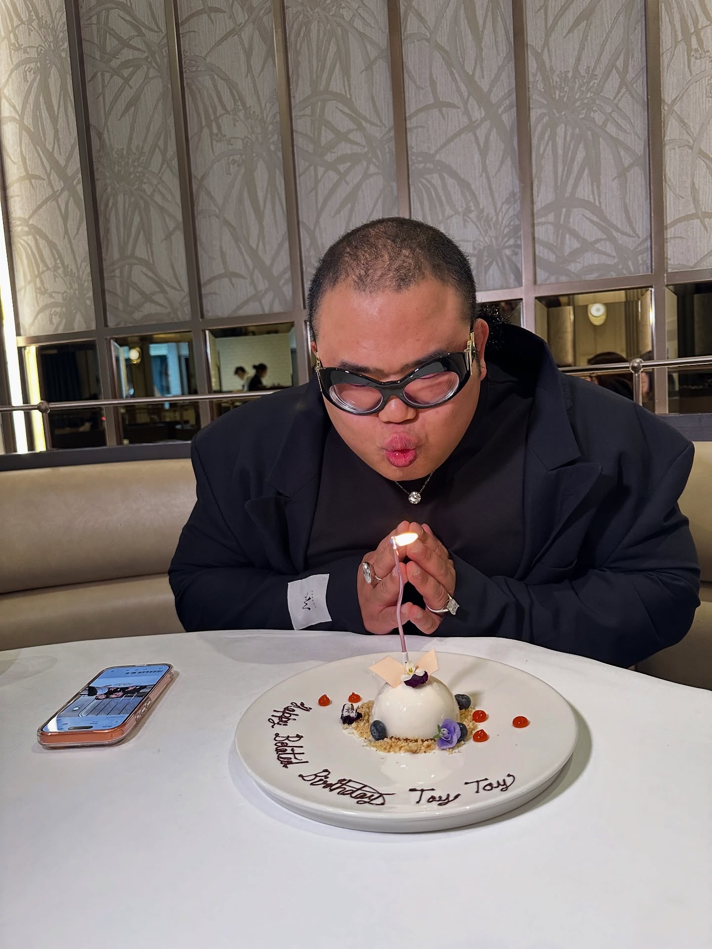 เอมมี่ - มรกต กิตติสาระ