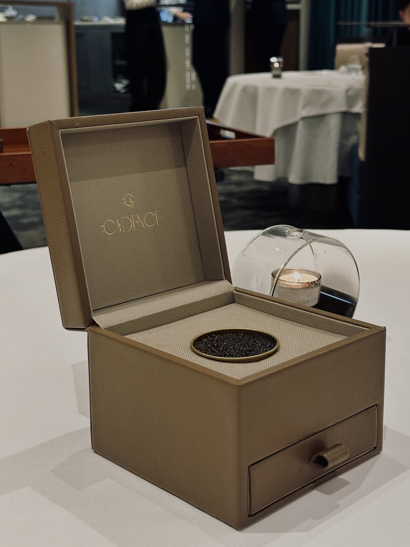 เอมมี่ - มรกต กิตติสาระ