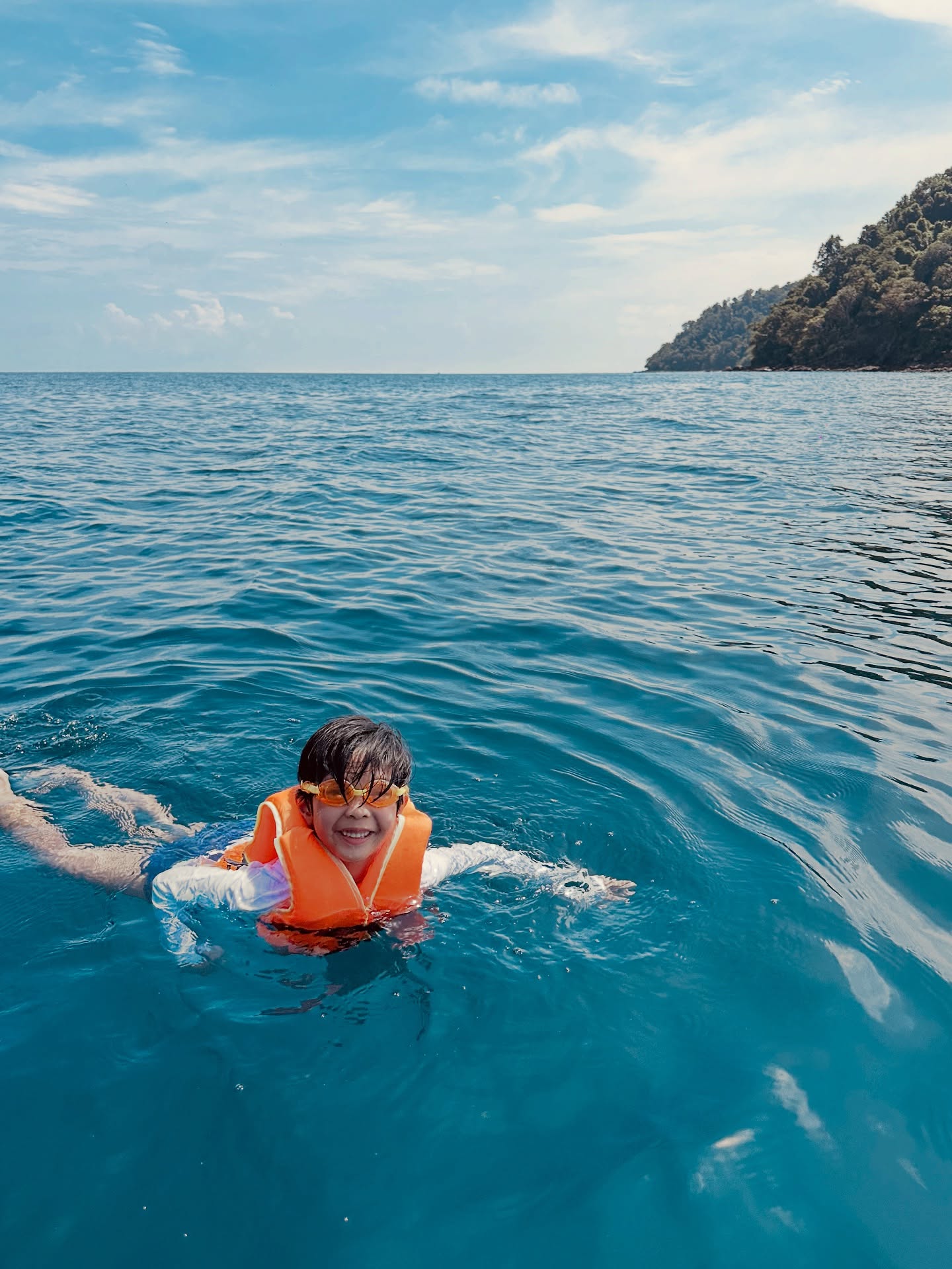 เอมมี่ - มรกต กิตติสาระ