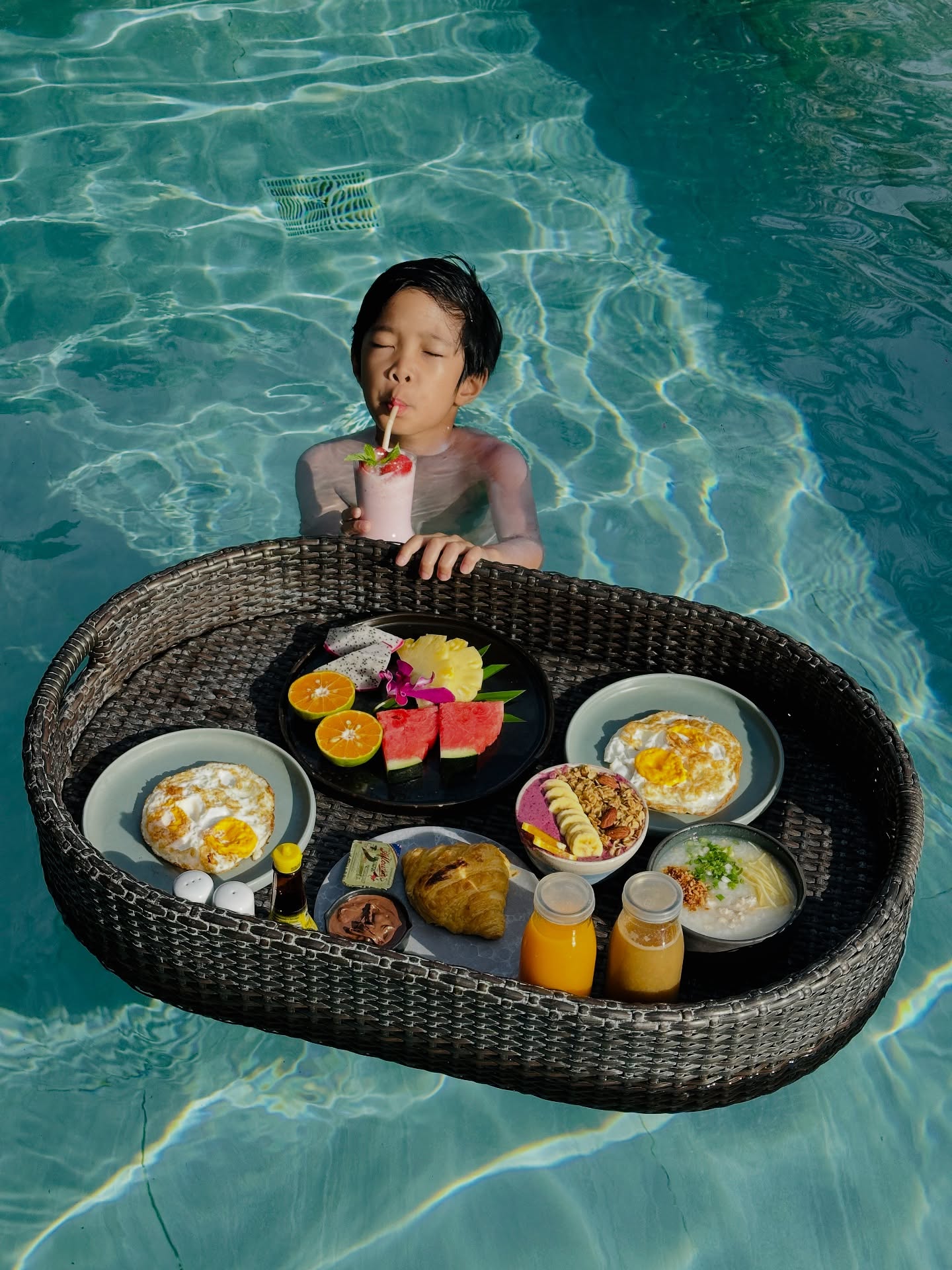 เอมมี่ - มรกต กิตติสาระ