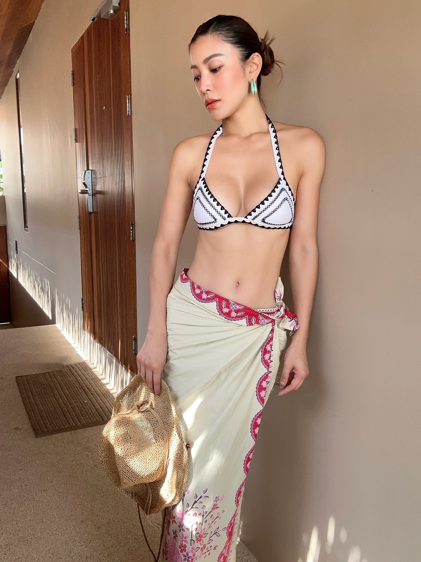 เอมมี่ - มรกต กิตติสาระ