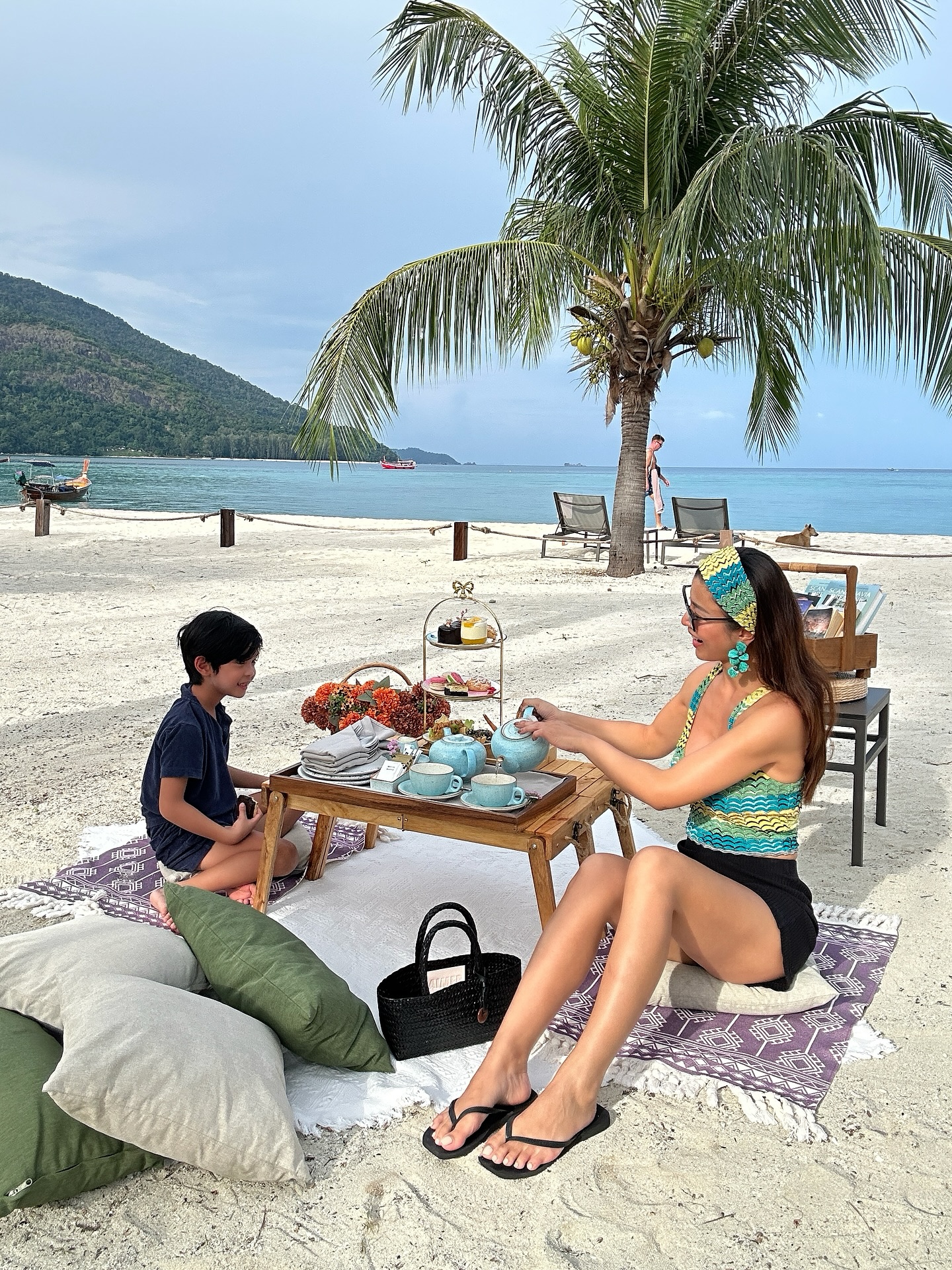 เอมมี่ - มรกต กิตติสาระ