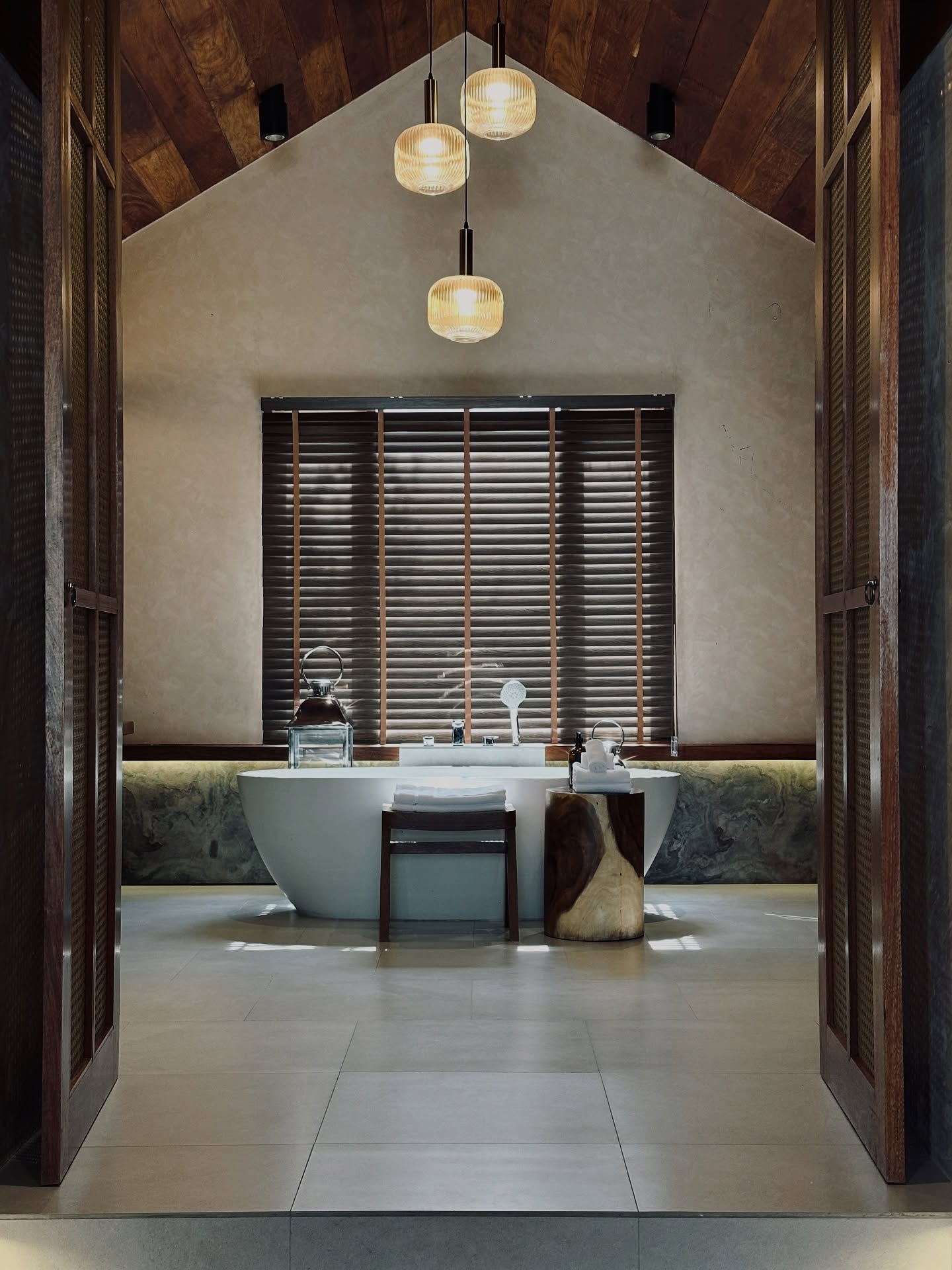 เอมมี่ - มรกต กิตติสาระ