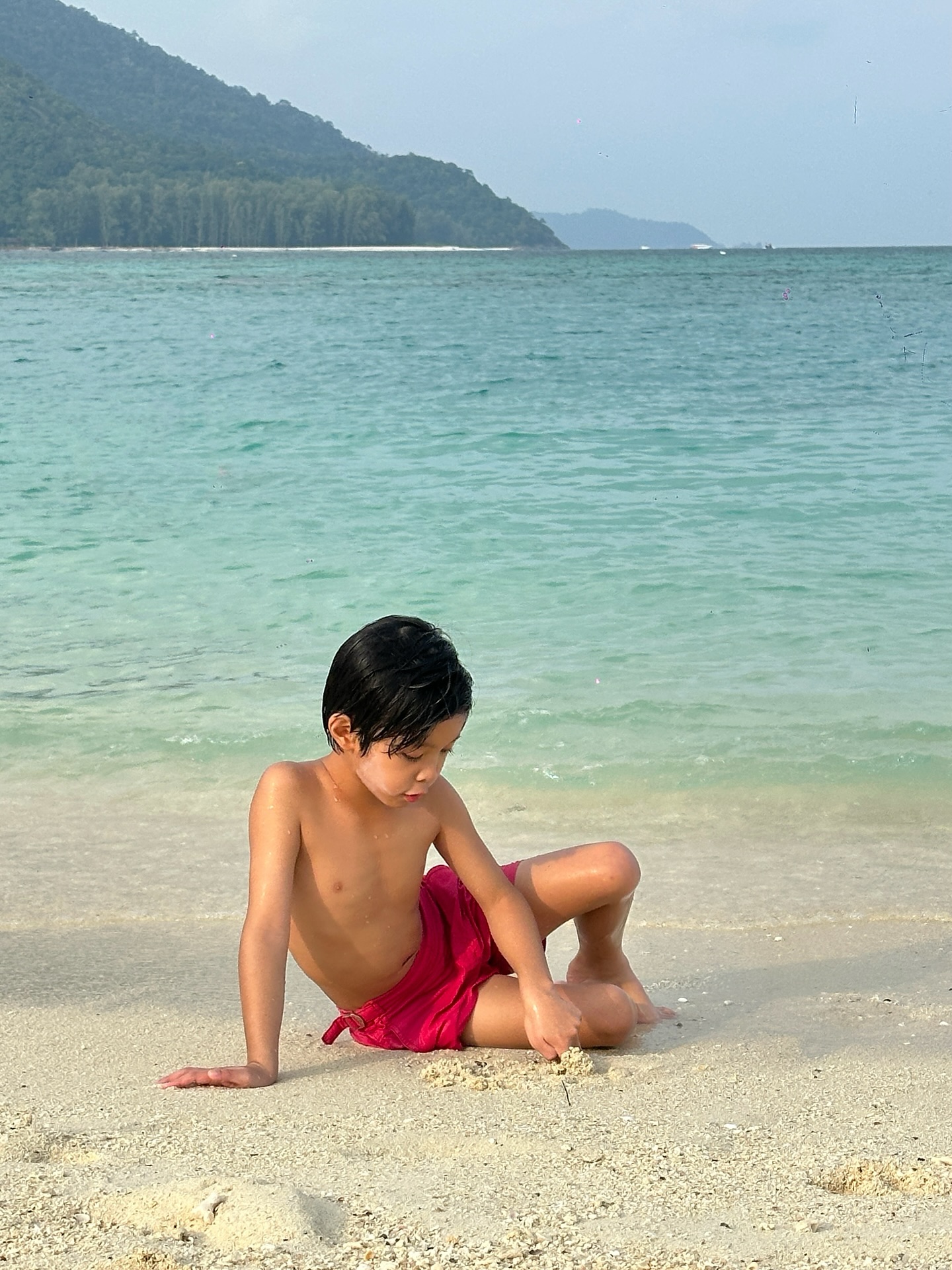 เอมมี่ - มรกต กิตติสาระ