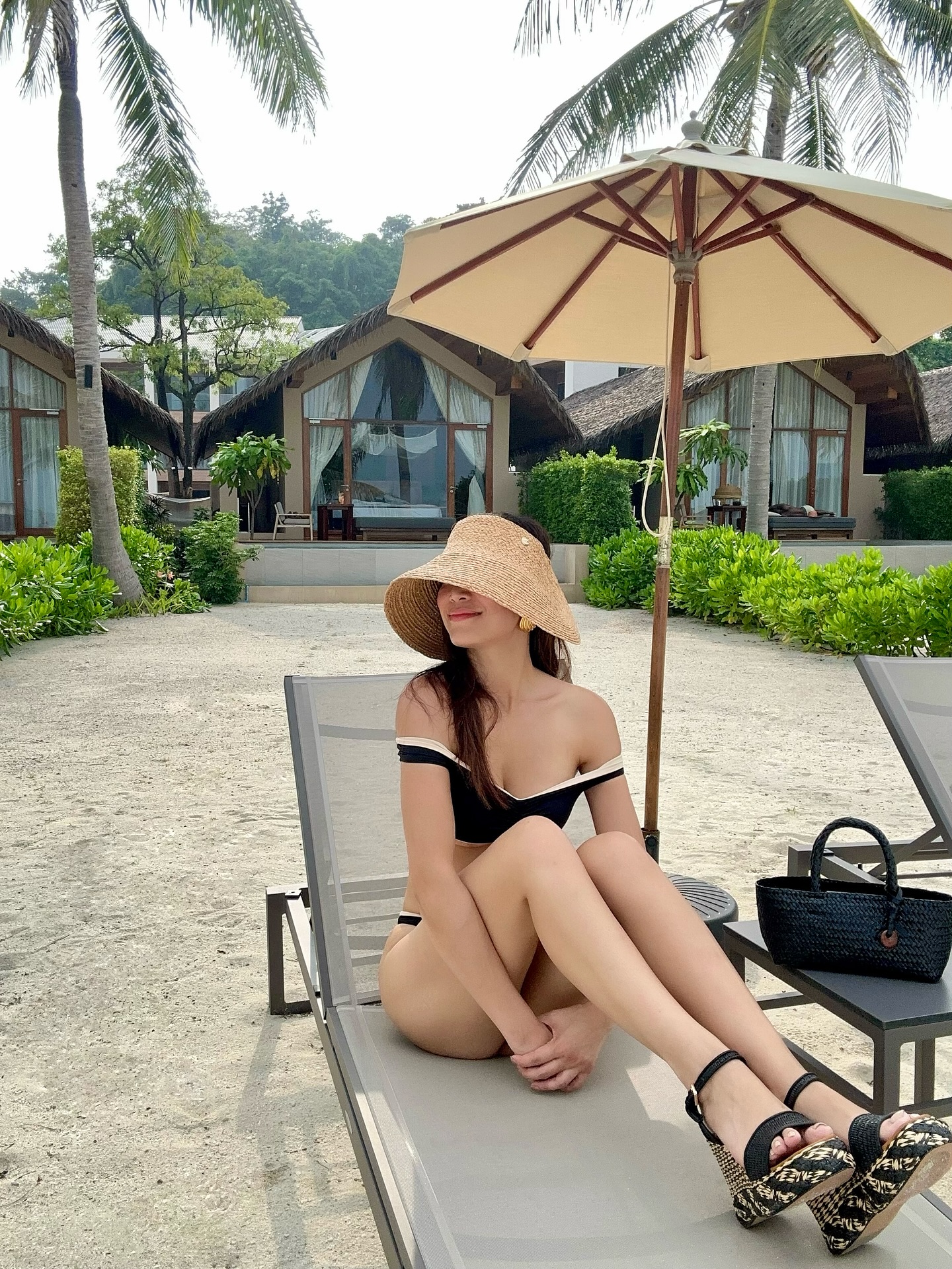 เอมมี่ - มรกต กิตติสาระ