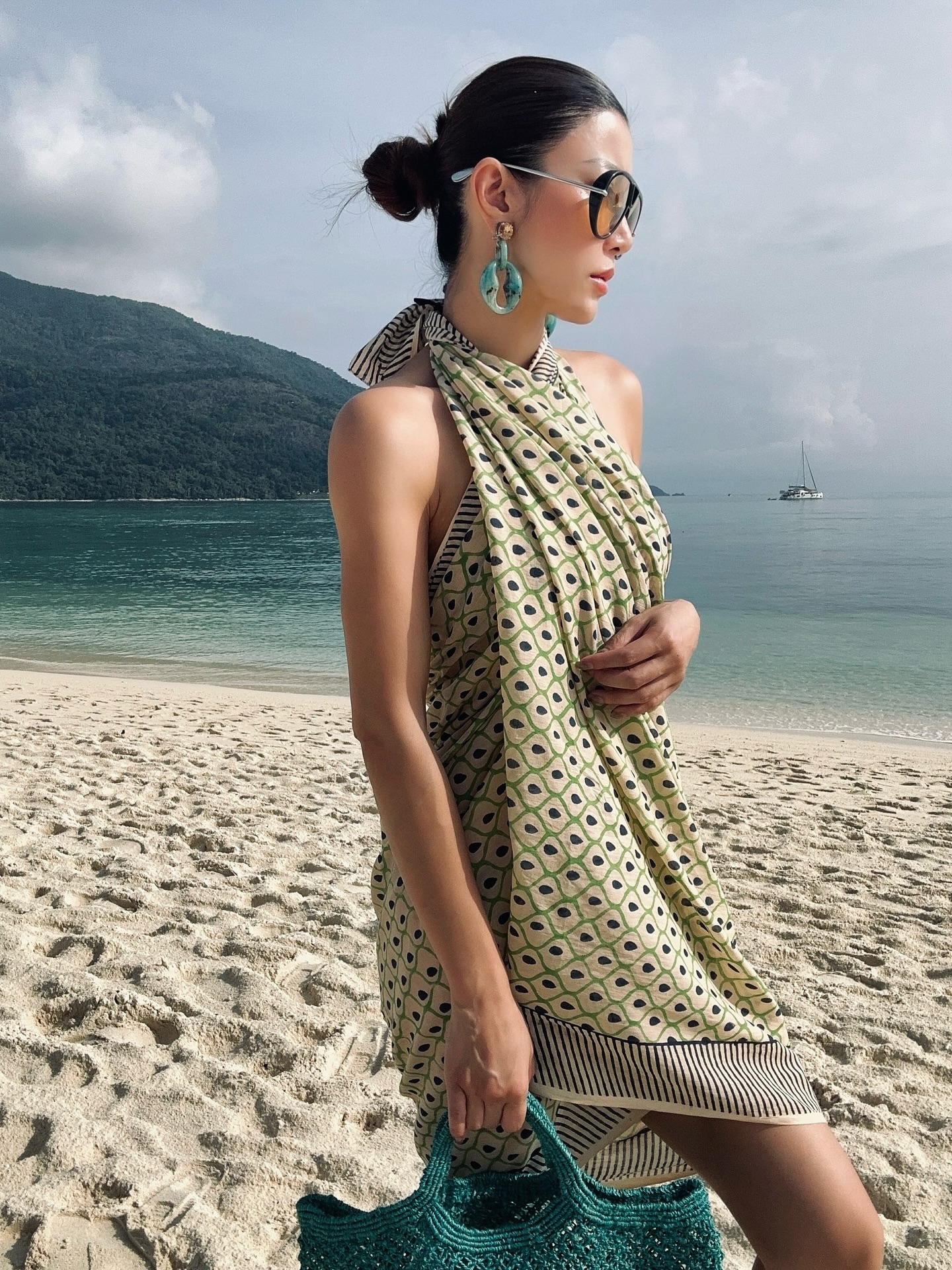 เอมมี่ - มรกต กิตติสาระ