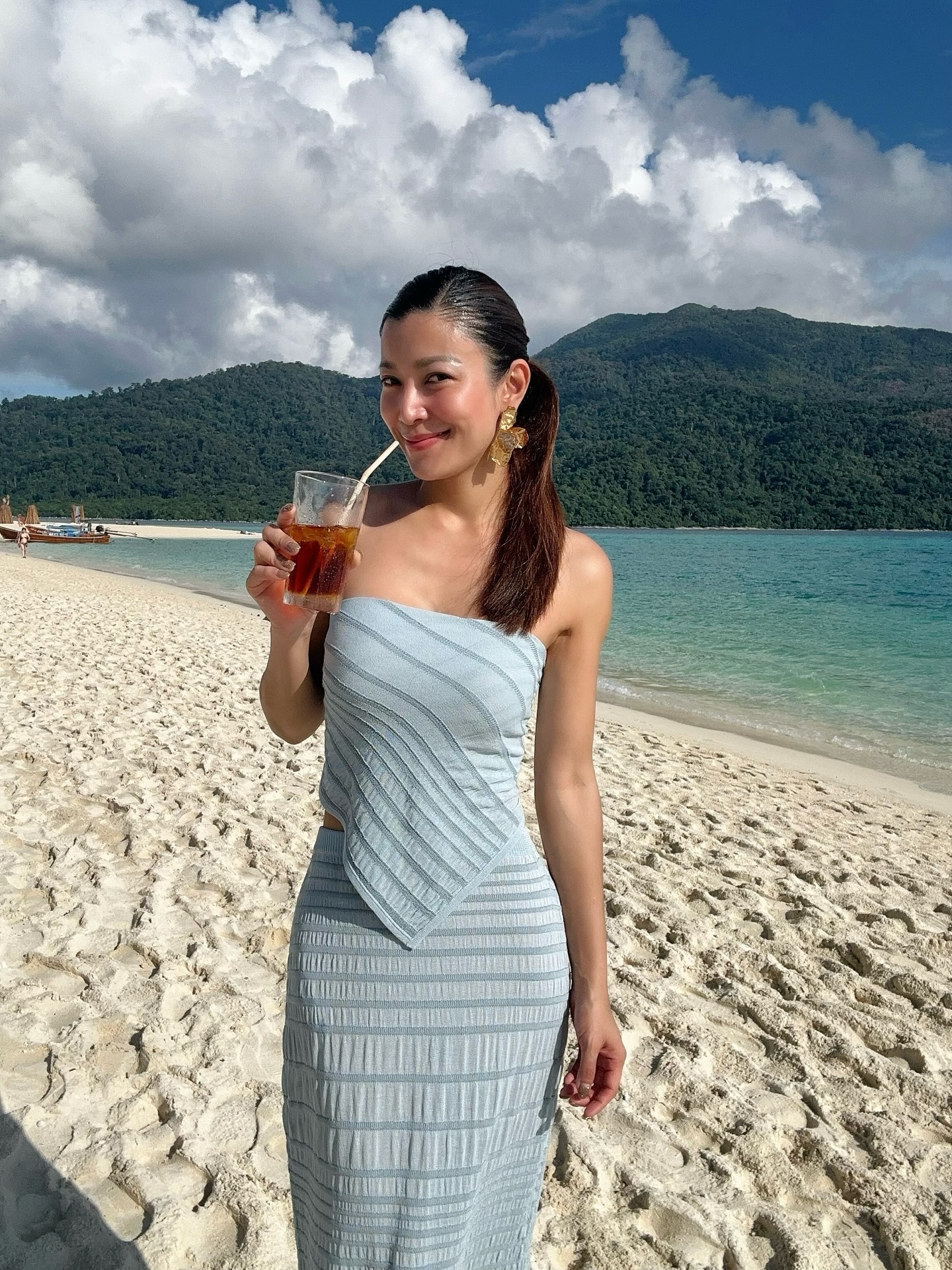 เอมมี่ - มรกต กิตติสาระ