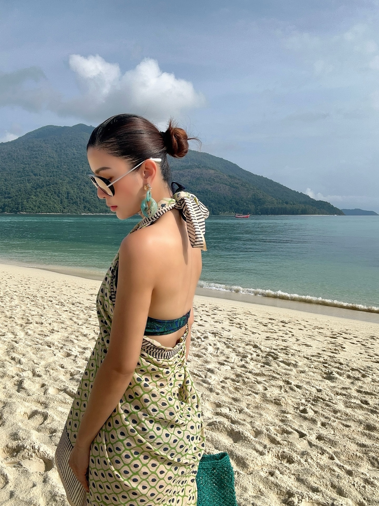 เอมมี่ - มรกต กิตติสาระ