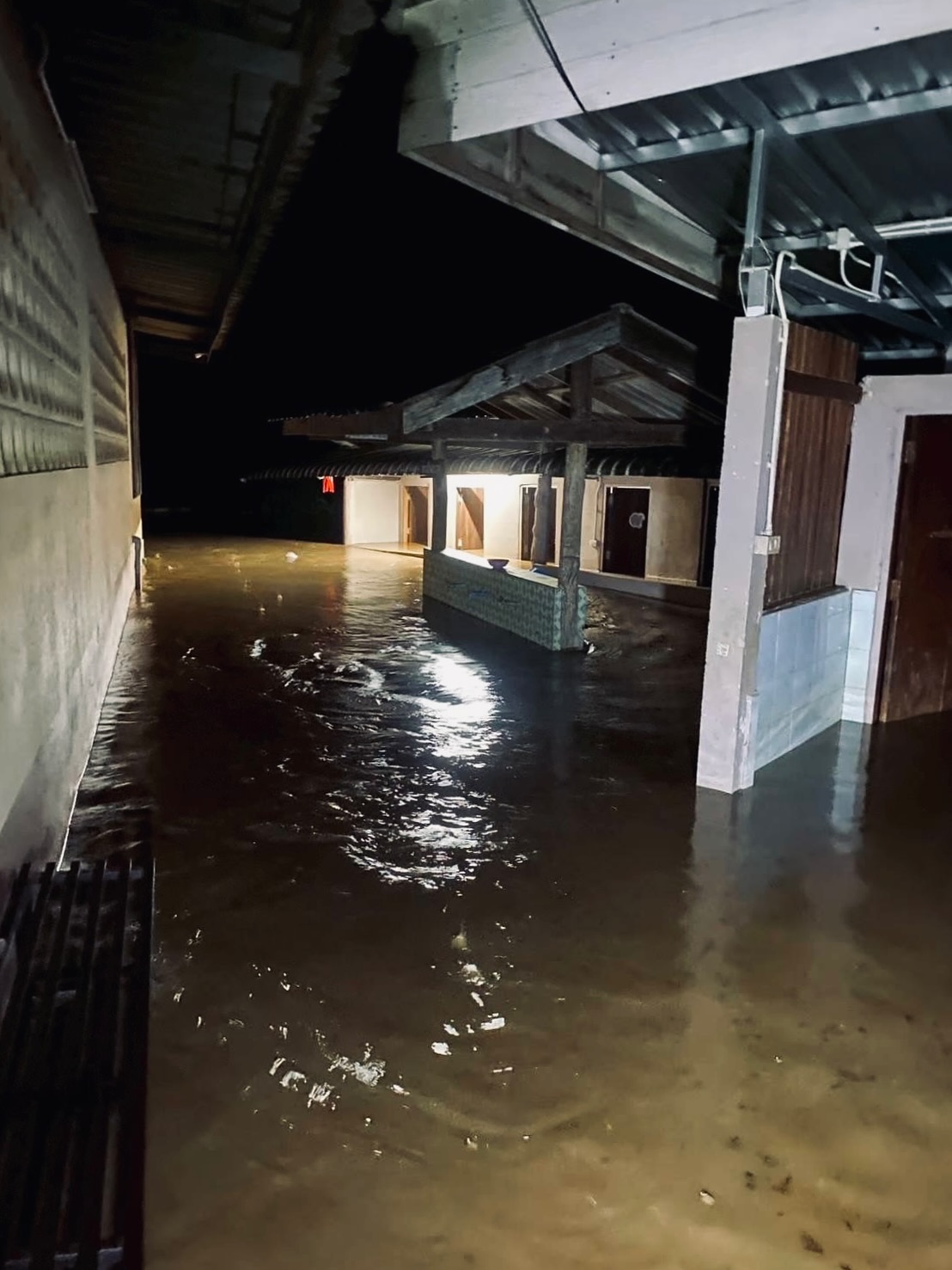 เอมมี่ - มรกต กิตติสาระ