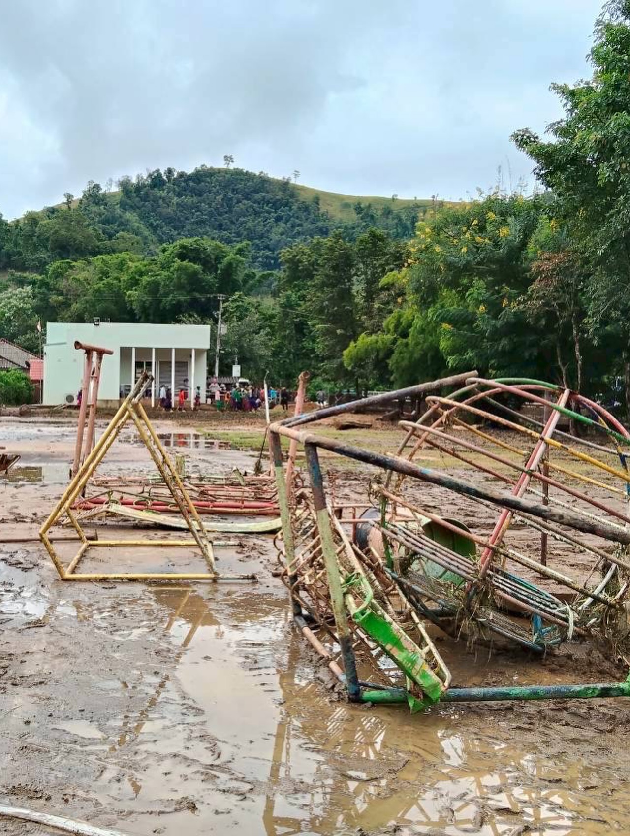 เอมมี่ - มรกต กิตติสาระ