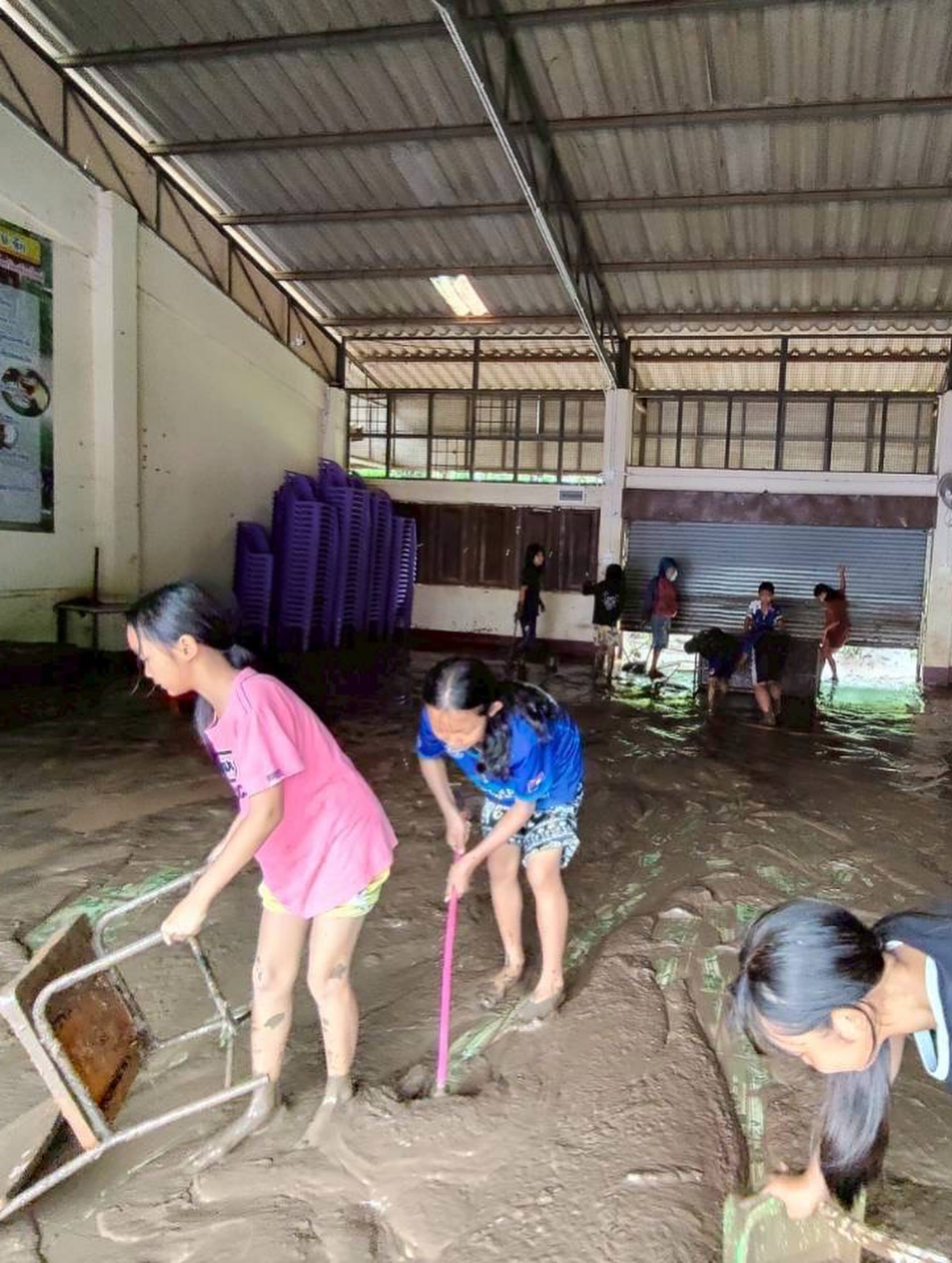 เอมมี่ - มรกต กิตติสาระ