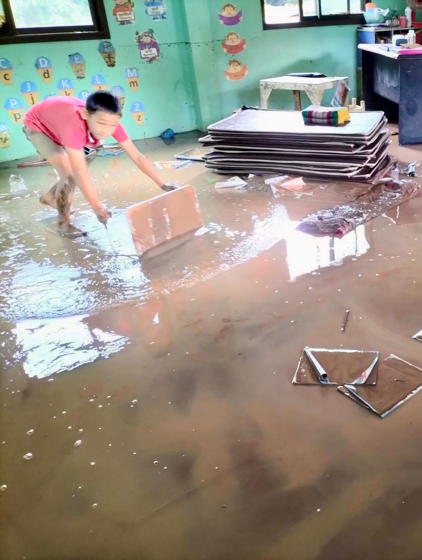 เอมมี่ - มรกต กิตติสาระ