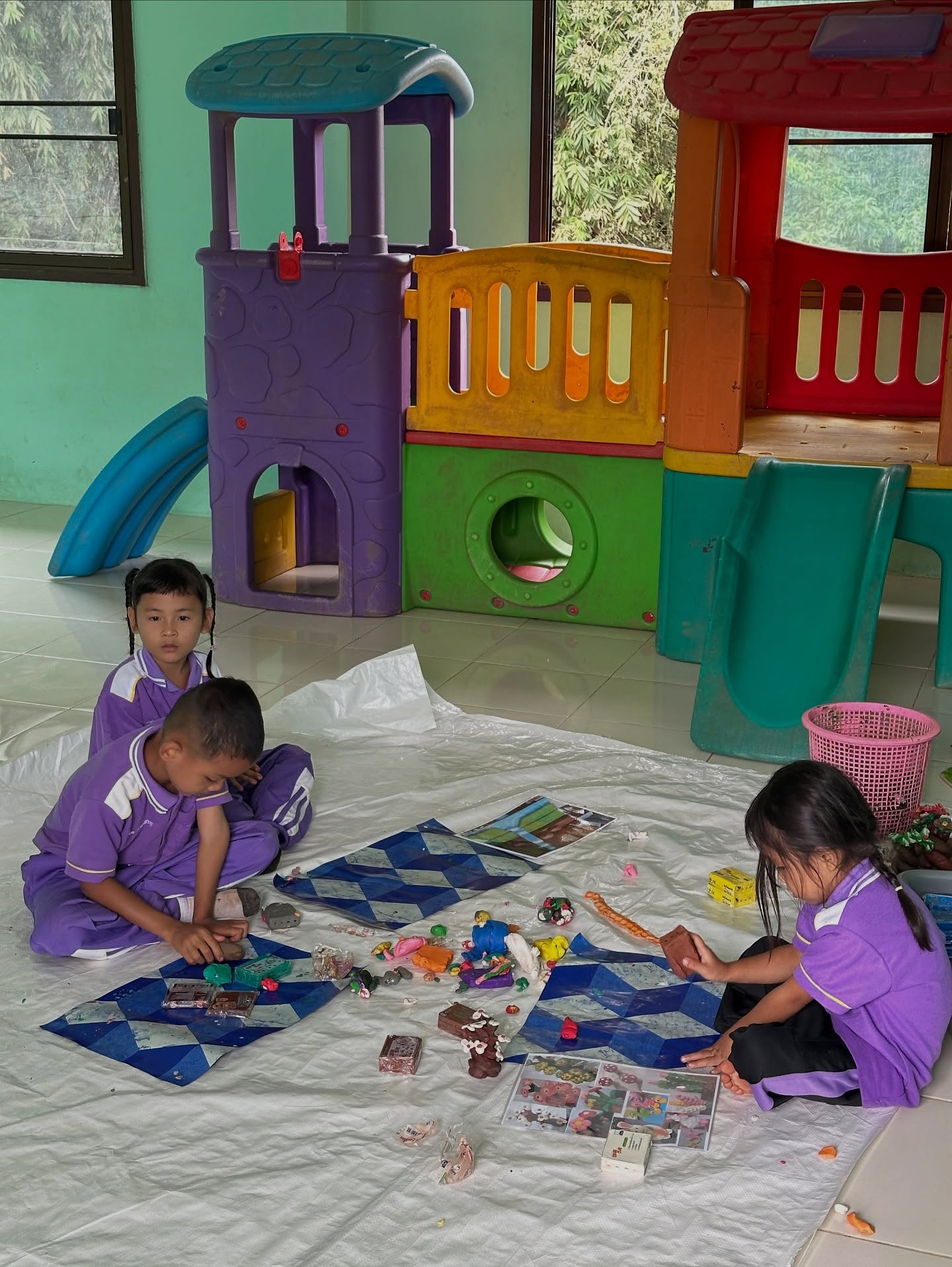 เอมมี่ - มรกต กิตติสาระ