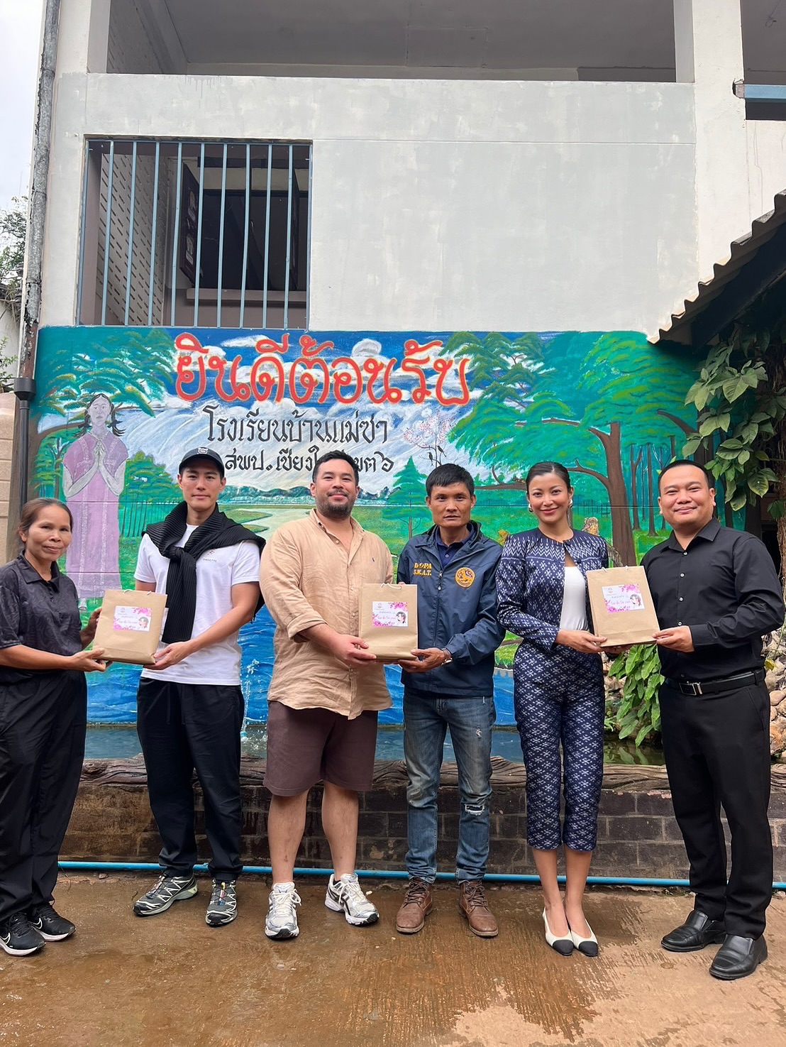 เอมมี่ - มรกต กิตติสาระ