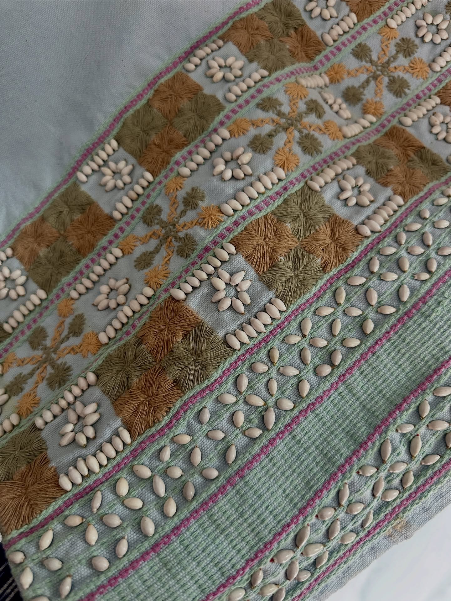 เอมมี่ - มรกต กิตติสาระ