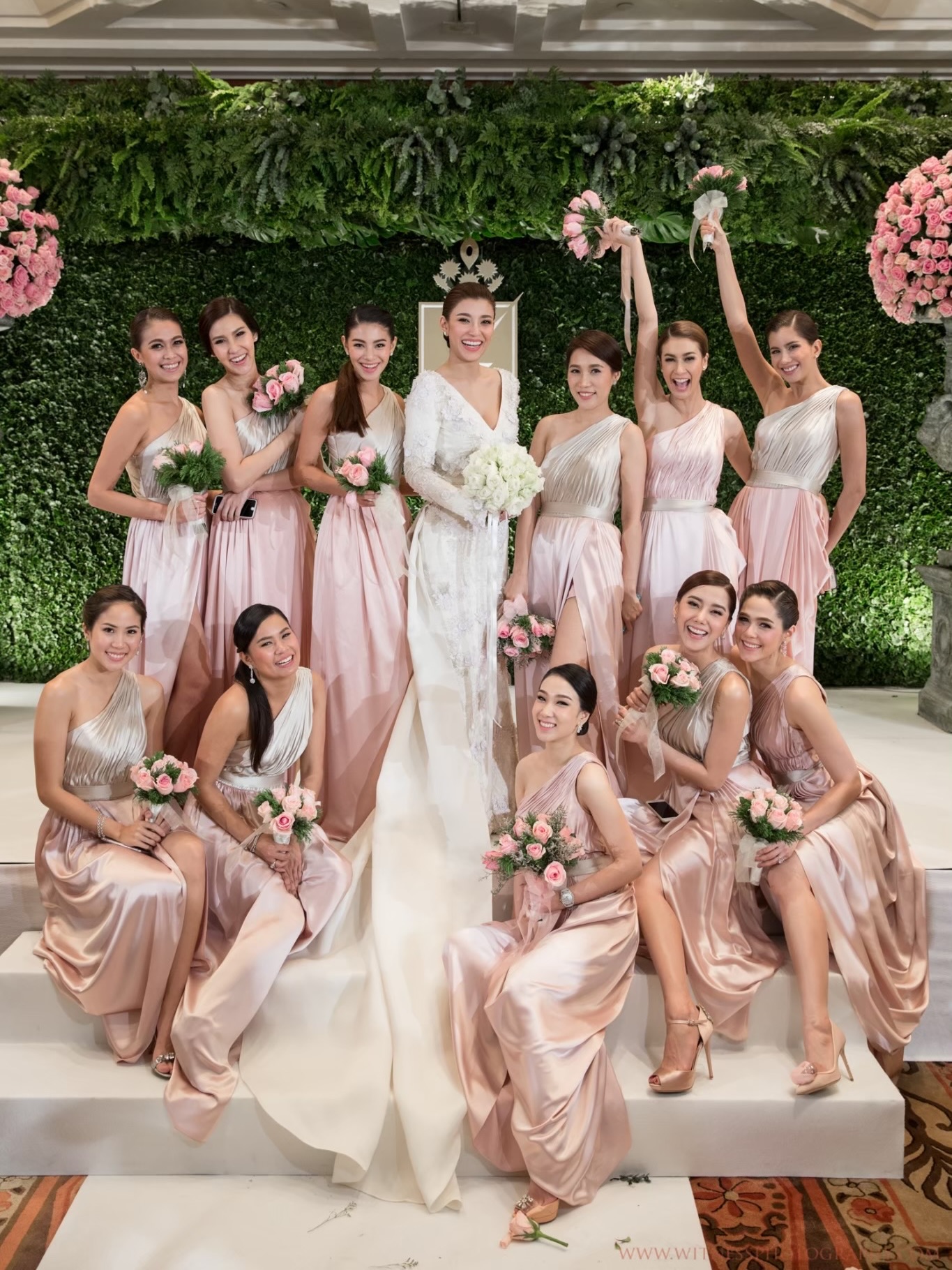 เอมมี่ - มรกต กิตติสาระ