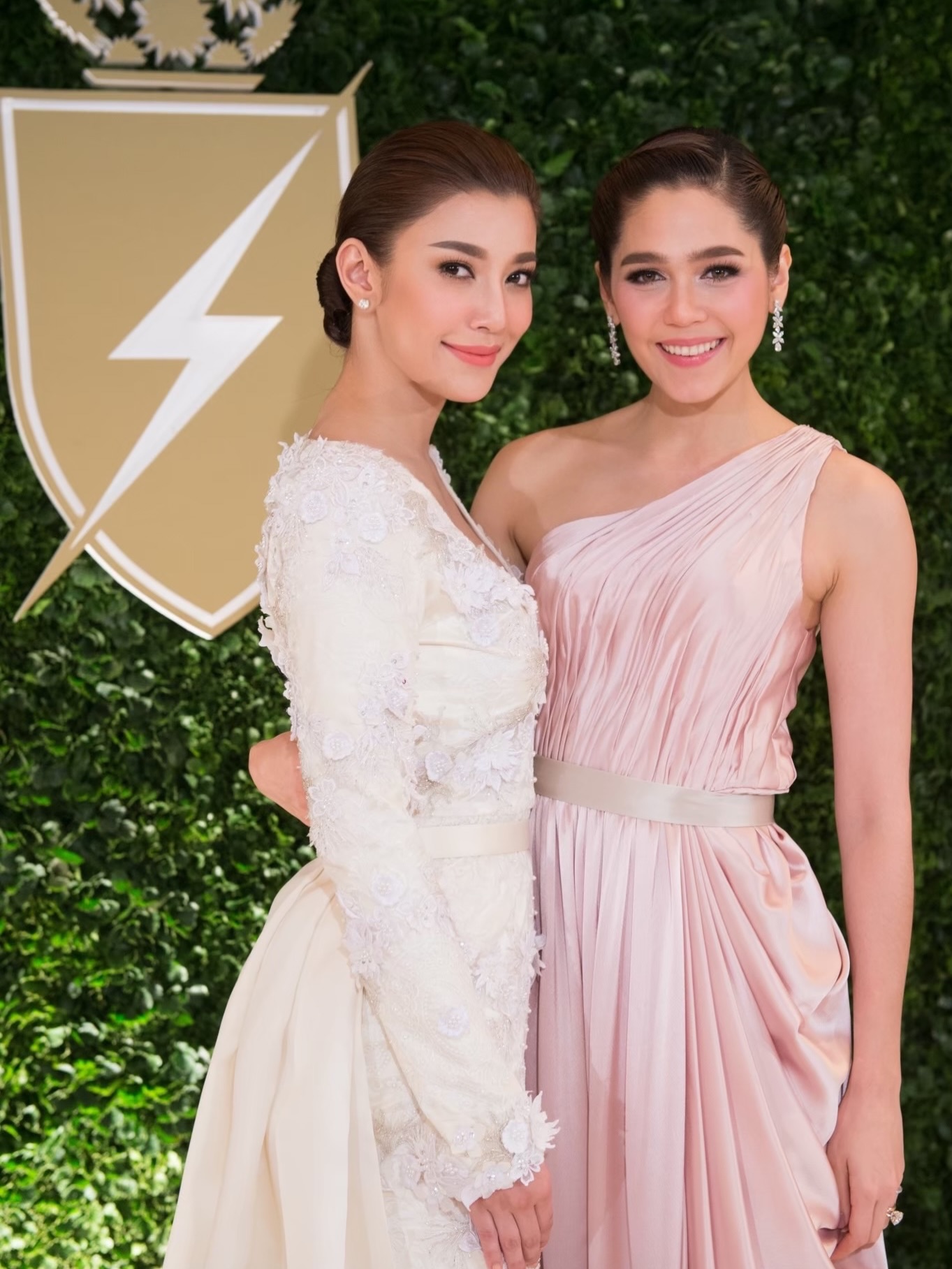 เอมมี่ - มรกต กิตติสาระ