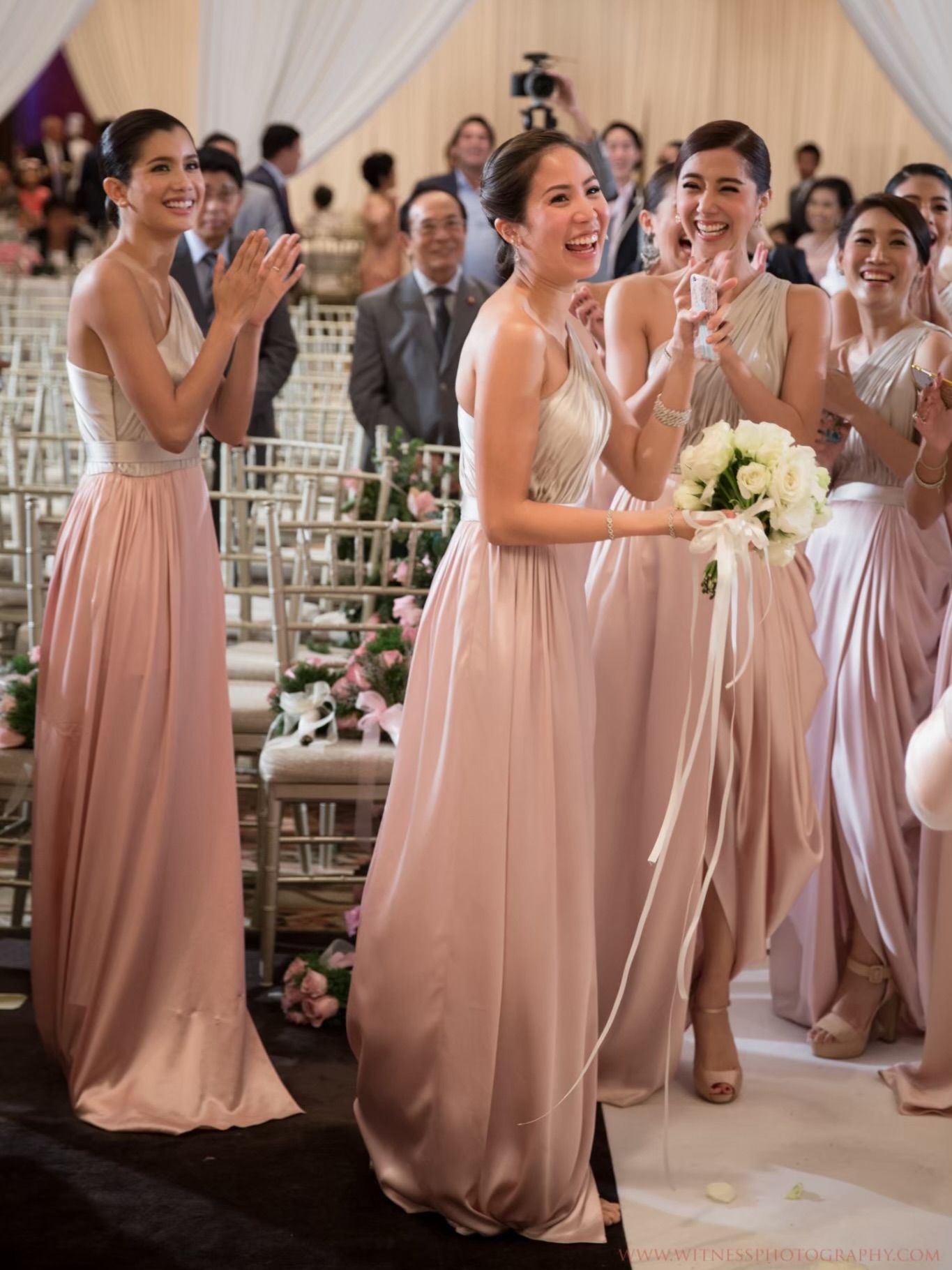 เอมมี่ - มรกต กิตติสาระ