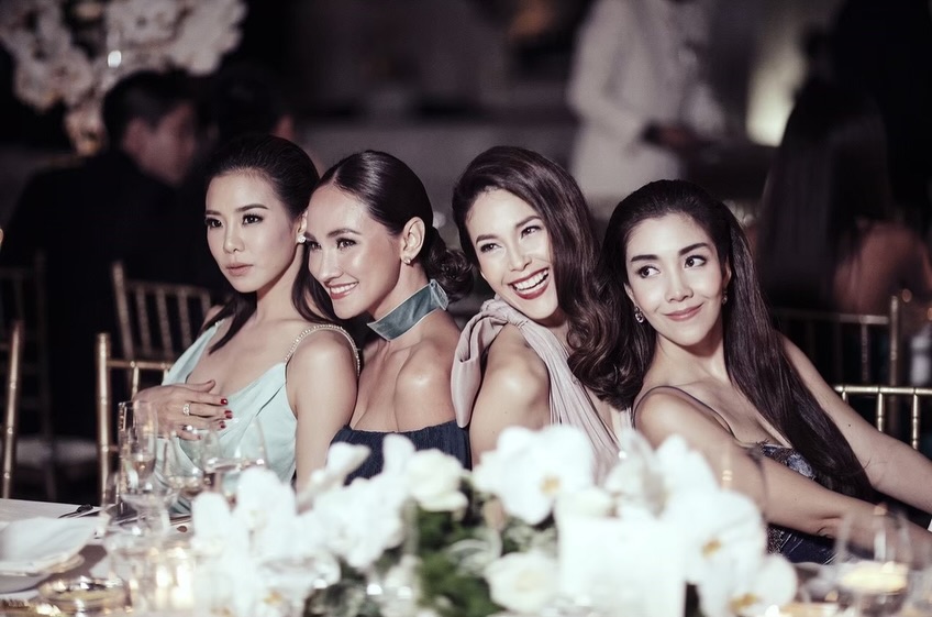 เอมมี่ - มรกต กิตติสาระ