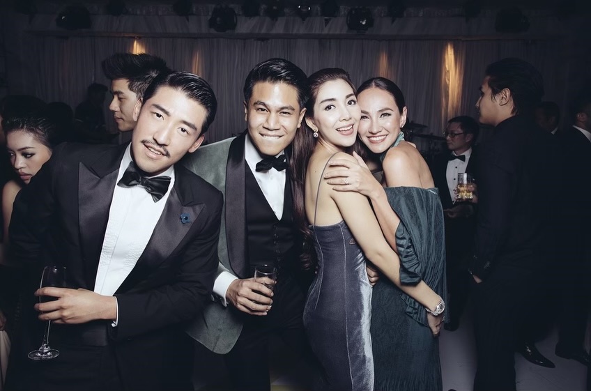 เอมมี่ - มรกต กิตติสาระ