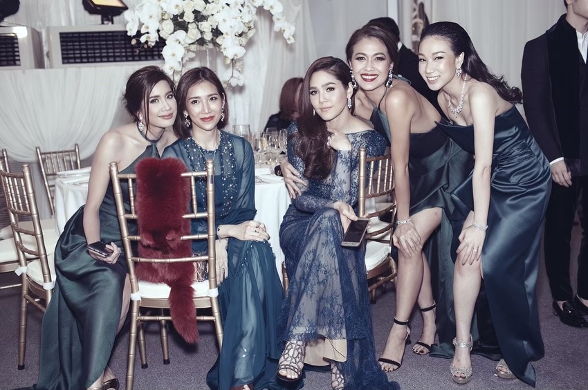 เอมมี่ - มรกต กิตติสาระ