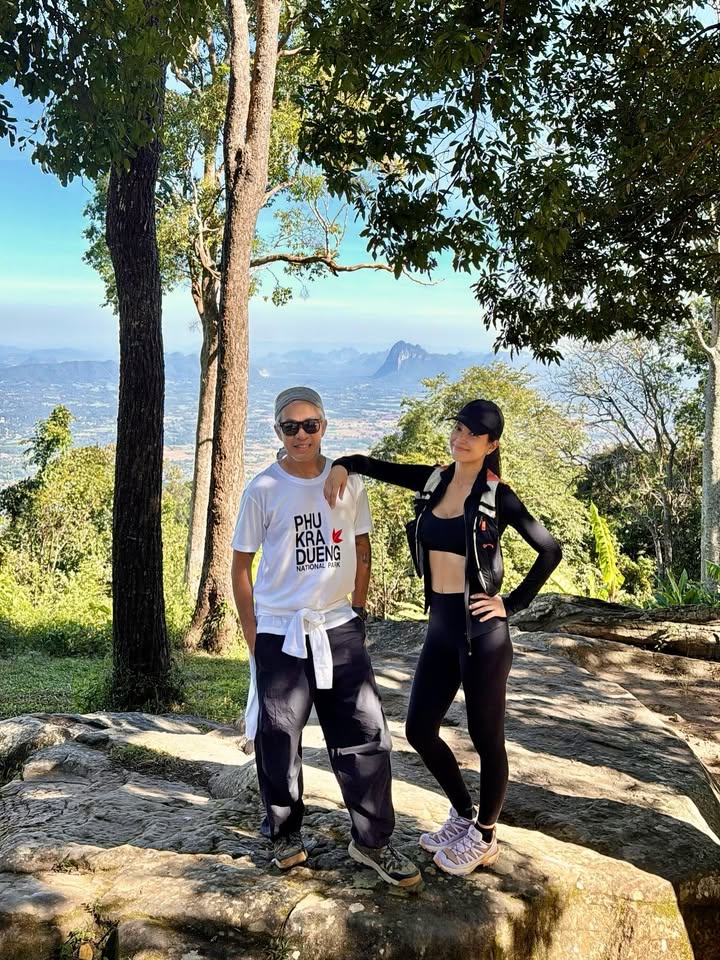 เอมมี่ - มรกต กิตติสาระ