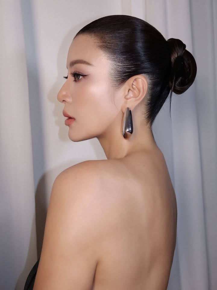 เอมมี่ - มรกต กิตติสาระ