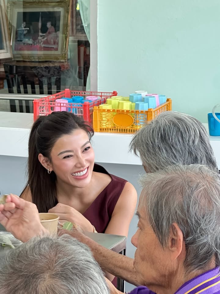 เอมมี่ - มรกต กิตติสาระ