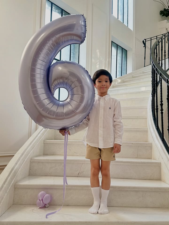 เอมมี่ - มรกต กิตติสาระ