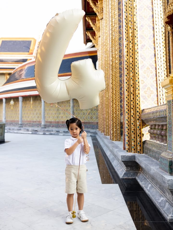 เอมมี่ - มรกต กิตติสาระ